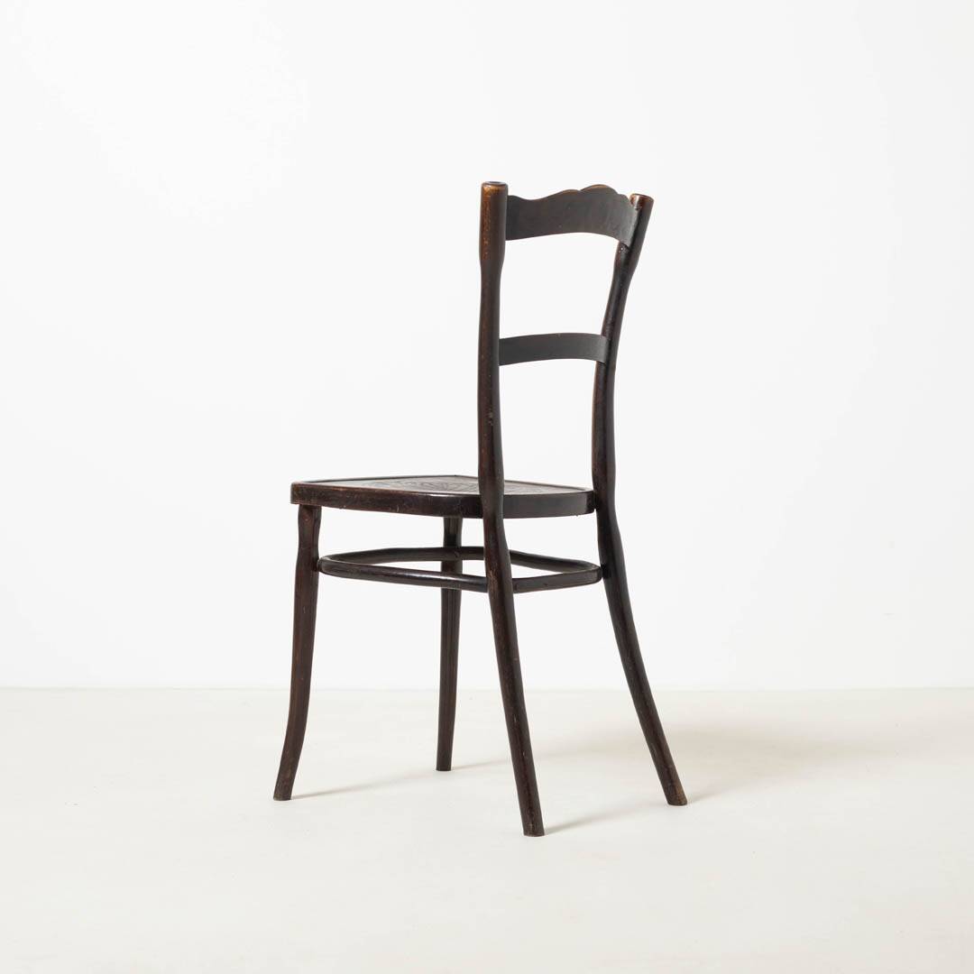 Paire de chaises de café / salle à manger en bois courbé antiques par J&J Kohn, Autriche, vers 1