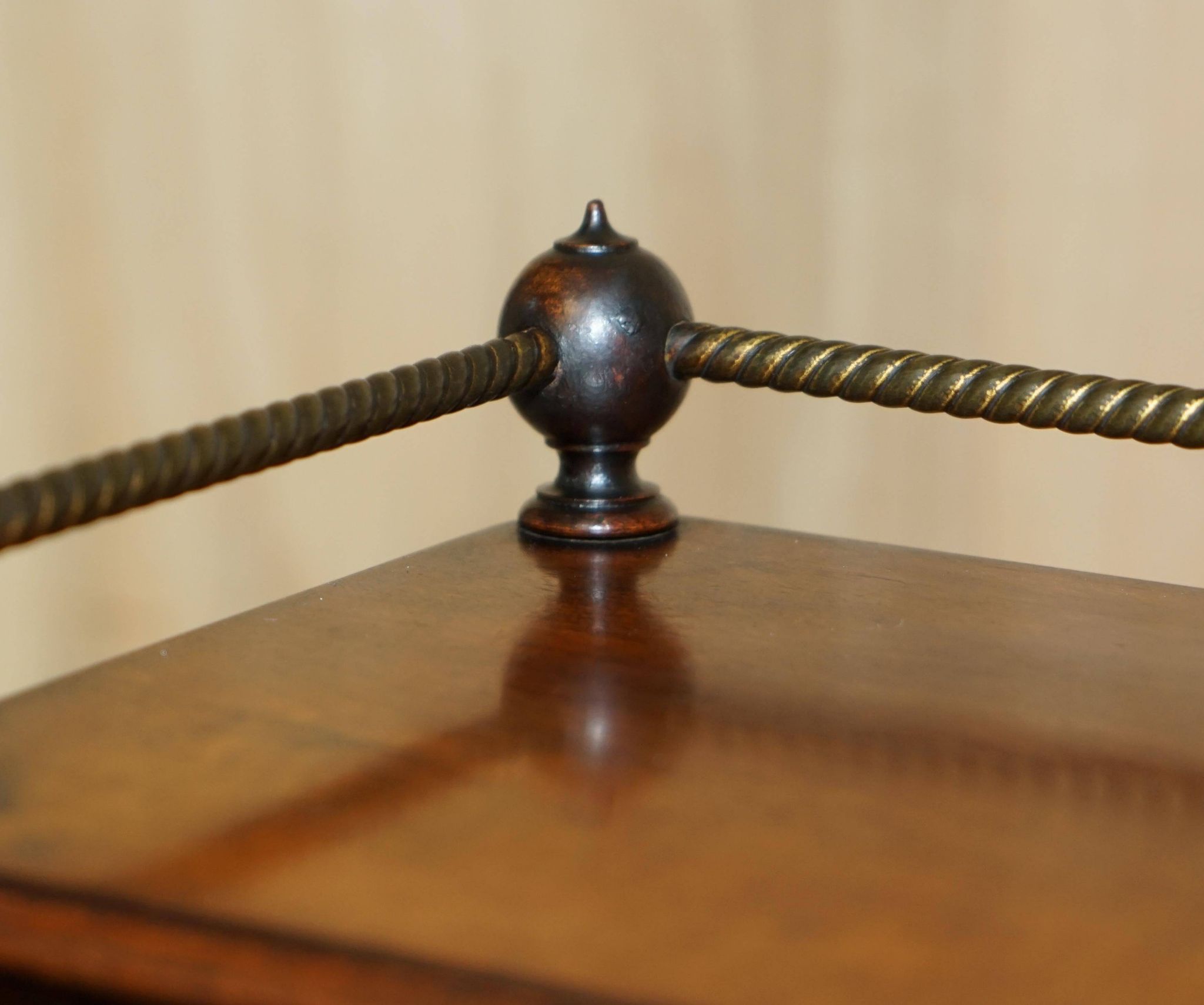 Bureau Demi-Lune en Cuir de Patrick Beakey Dublin circa 1850