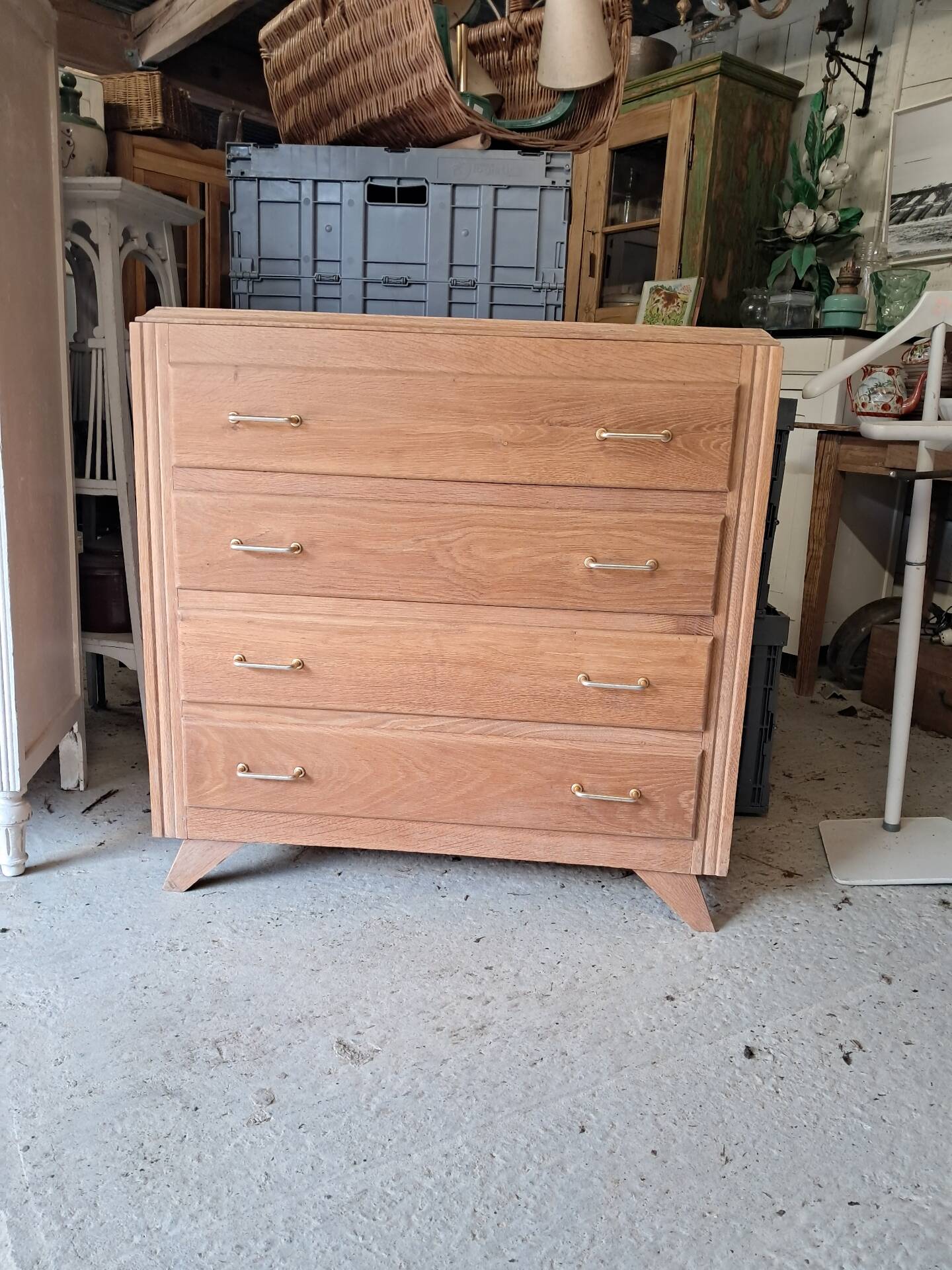 Chest of drawers