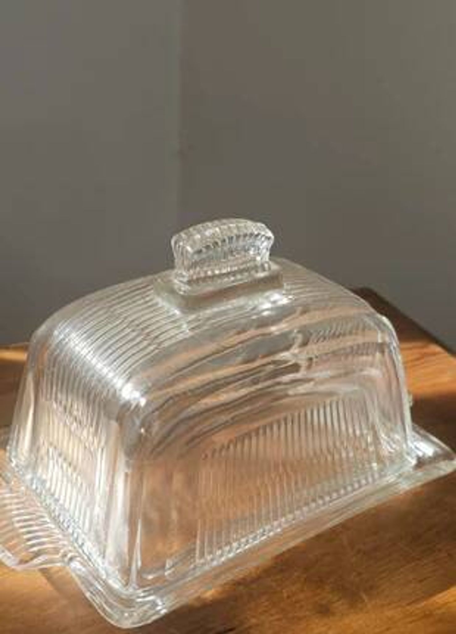Beurrier vintage en verre pressé strié