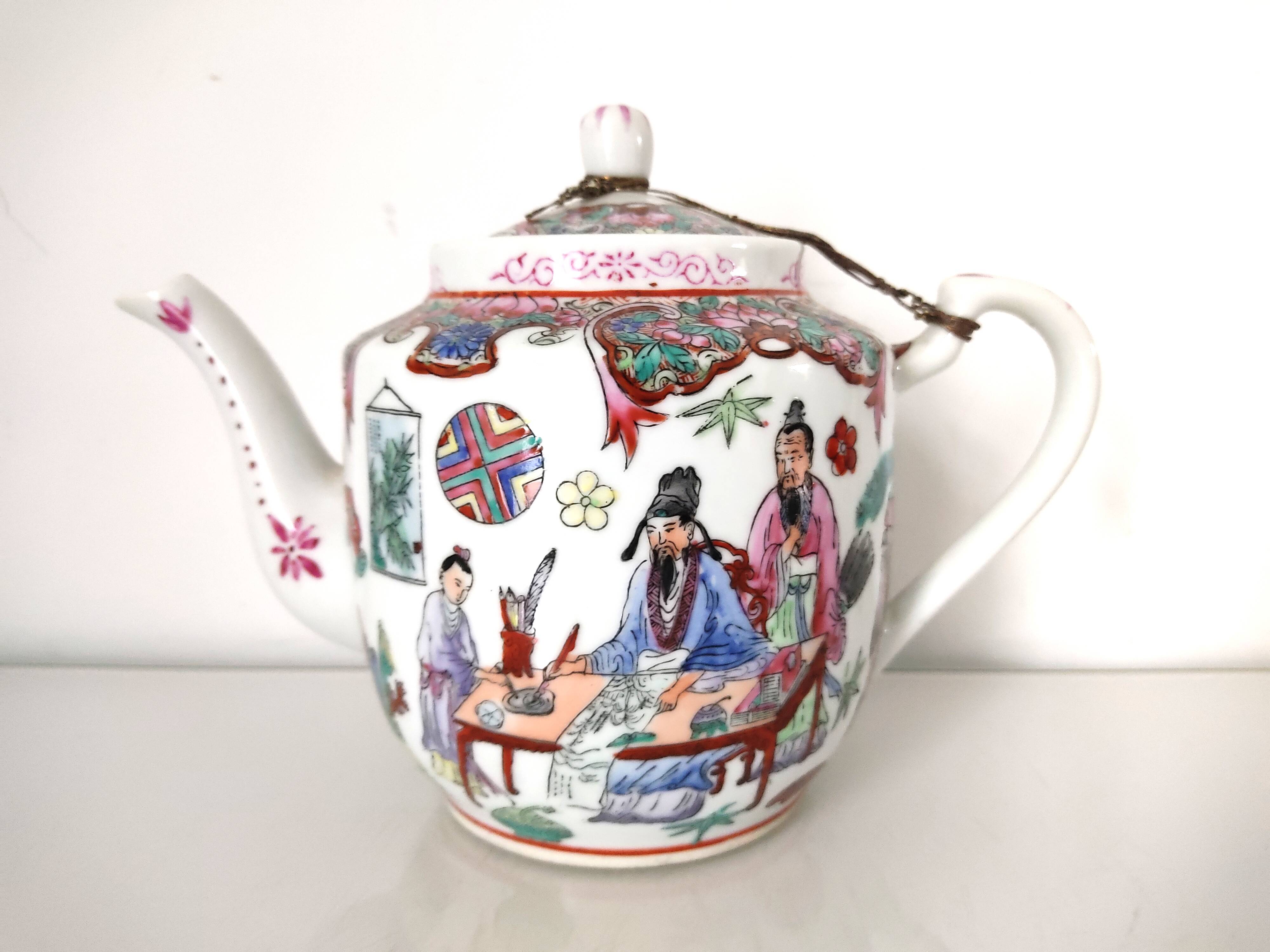 Théière porcelaine chinoise personnages fleurs