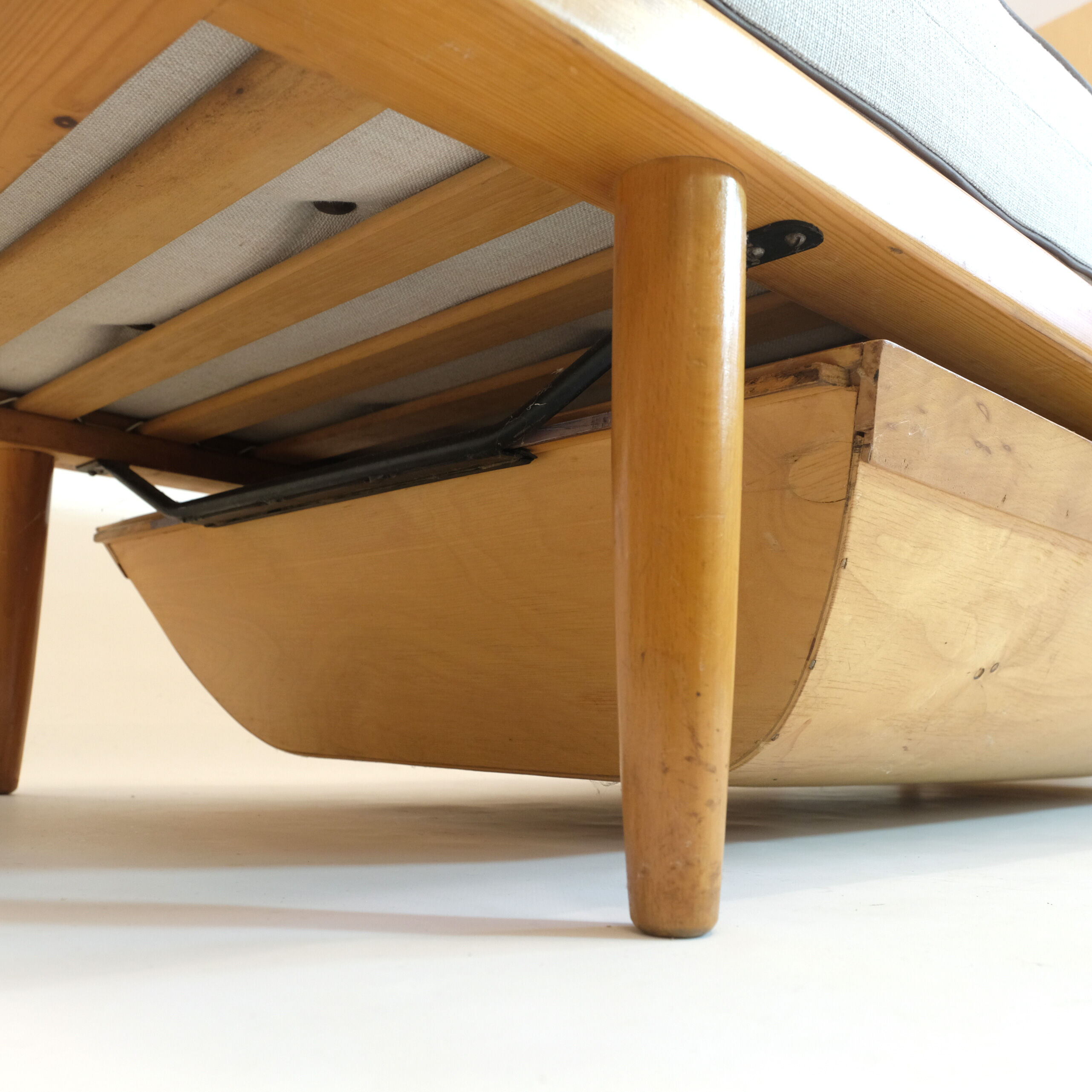 Pin bench bed, Danish work of the 50s-60s