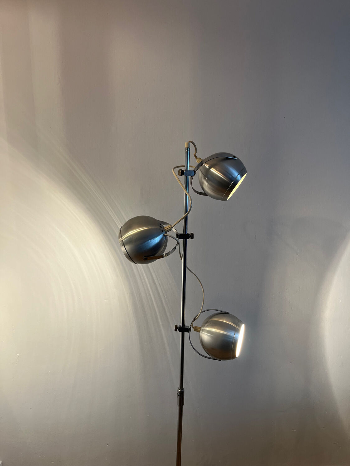 Eyeball lamp, space age vintage, 3 eyeballs.