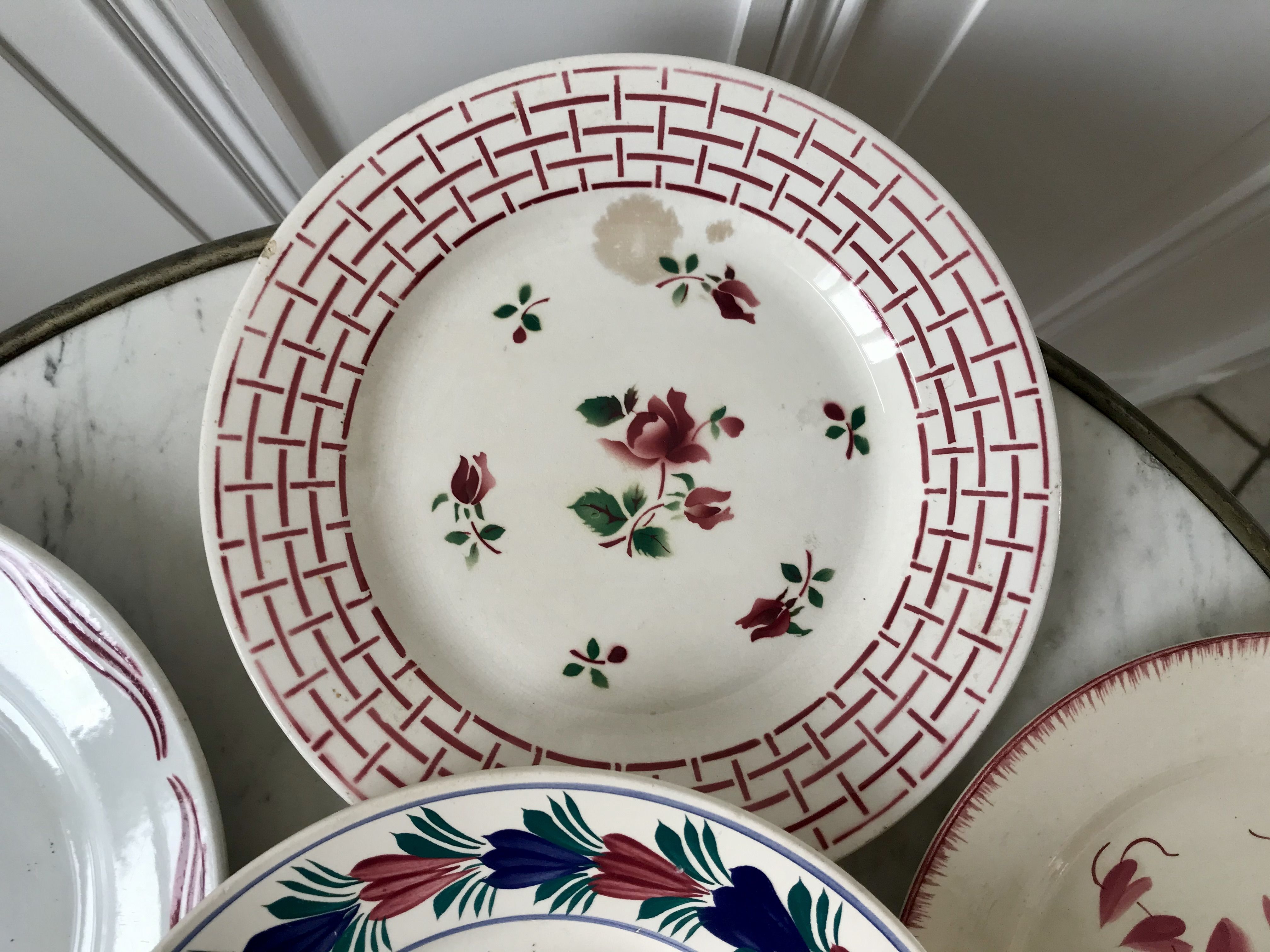 Set of 6 flat plates mismatched pink Badonviller, Longchamp, Digoin "Rosa" and Quimper