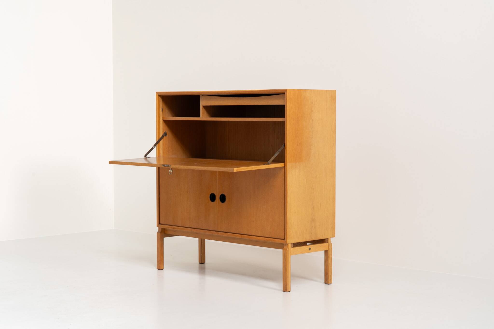 Première édition du cabinet MTP par Marian Grabinski pour IKEA