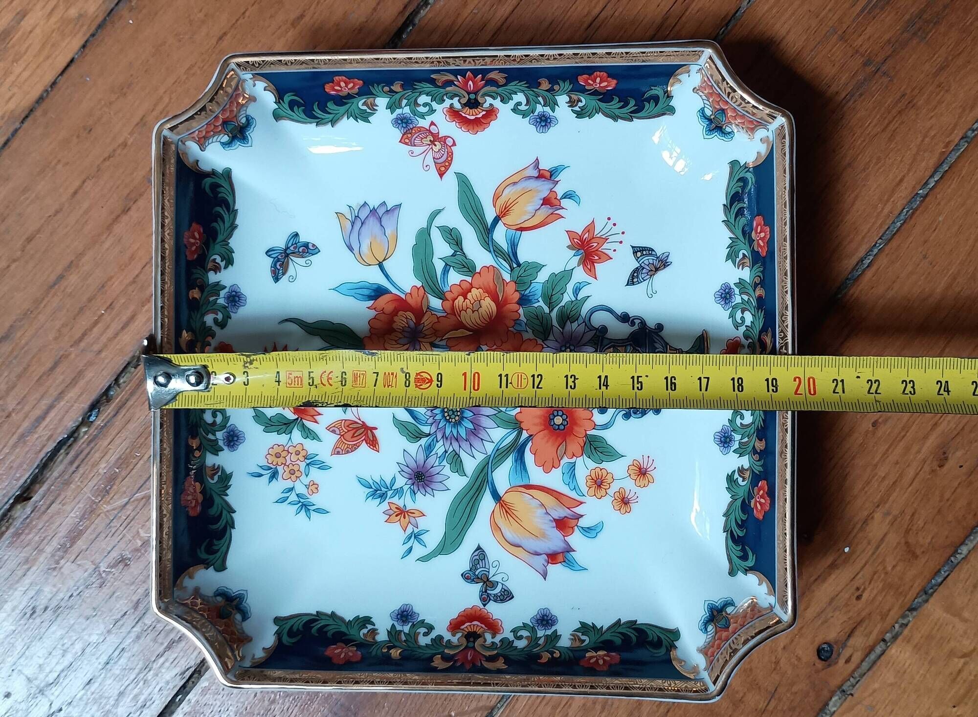 Imari porcelain catchall