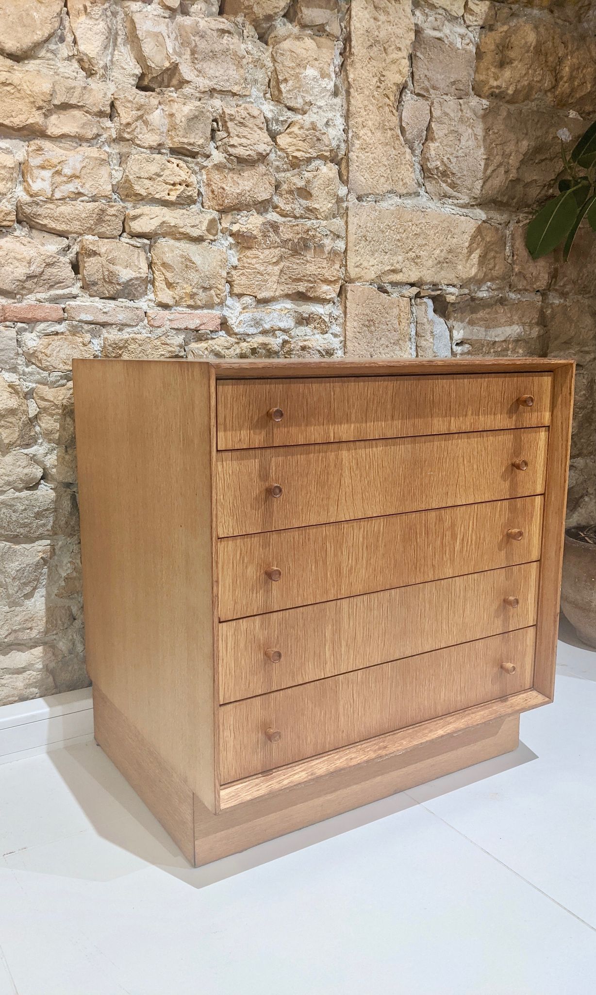 Oak chest of drawers