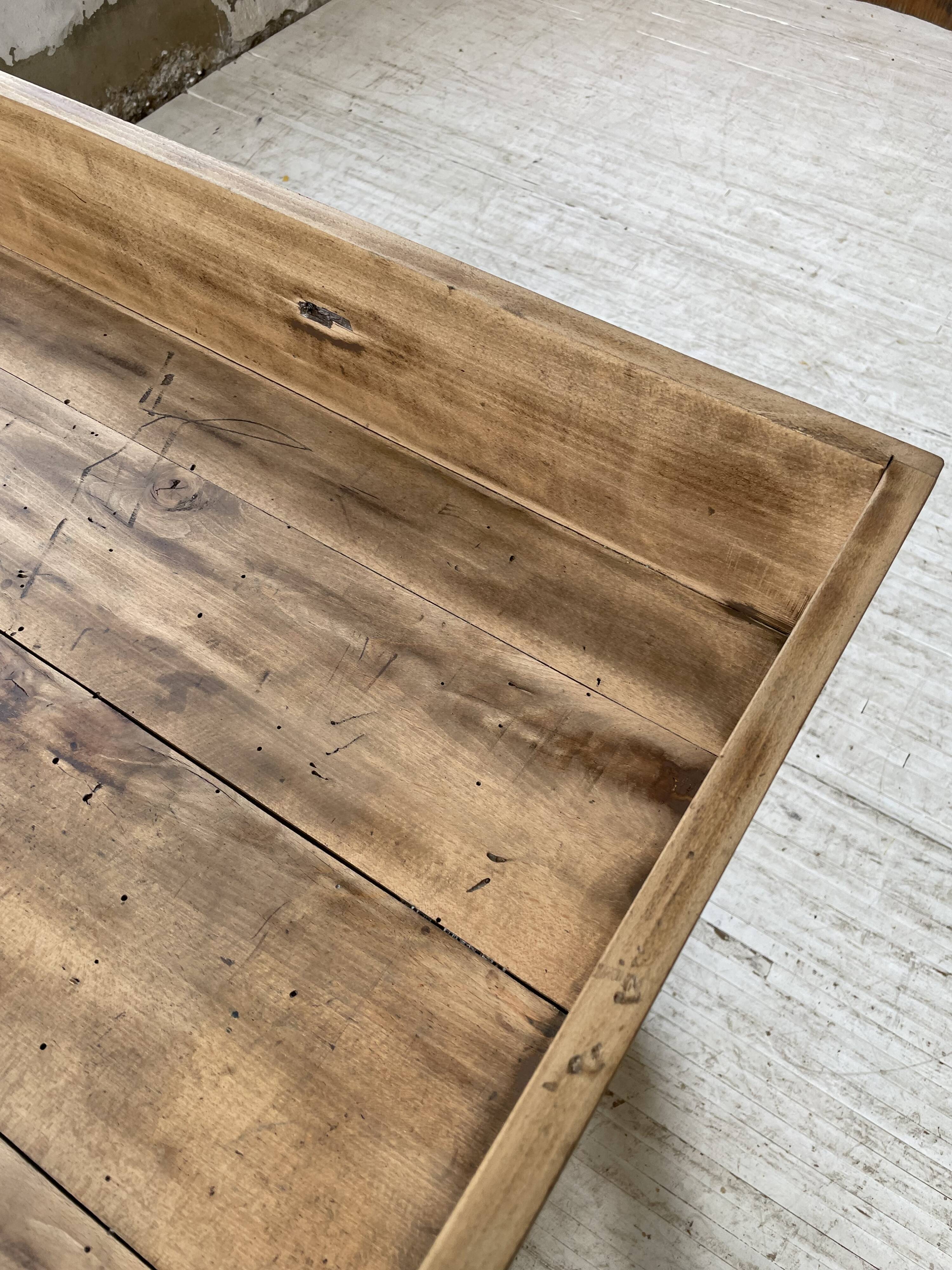 Trading counter central island pine