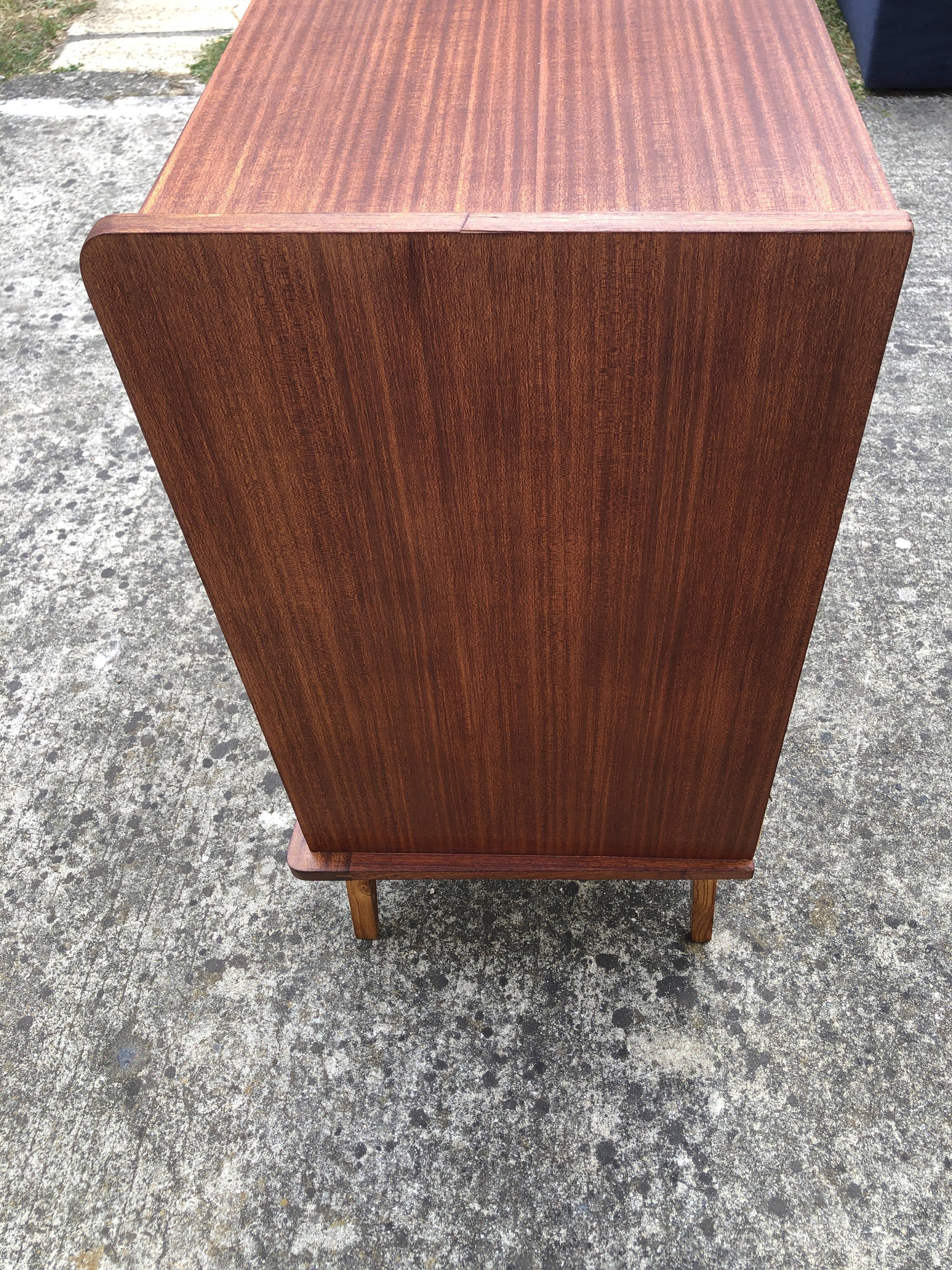 Commode vintage scandinave, pieds compas