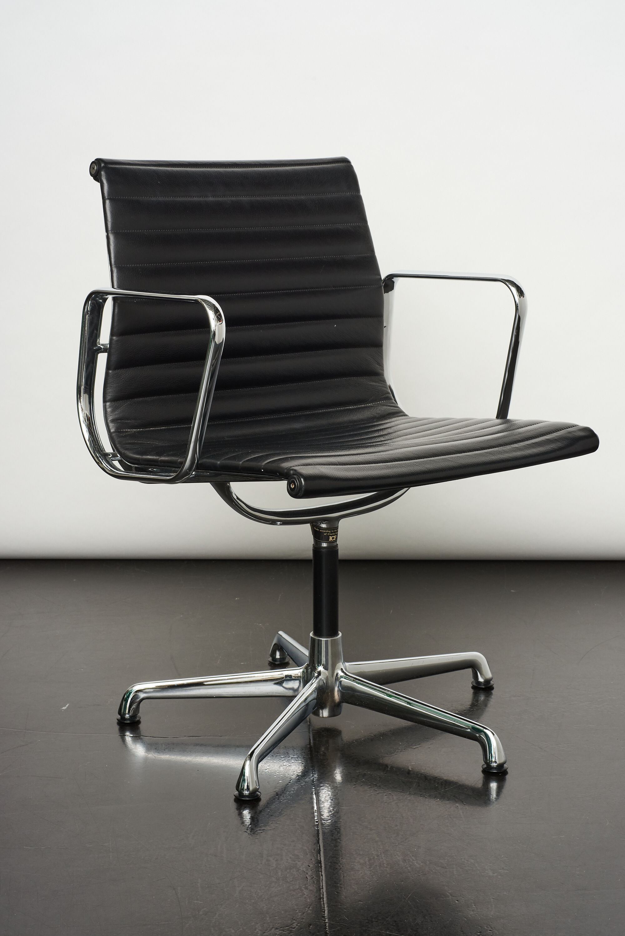 Charles and Ray Eames Aluminum Group chair.