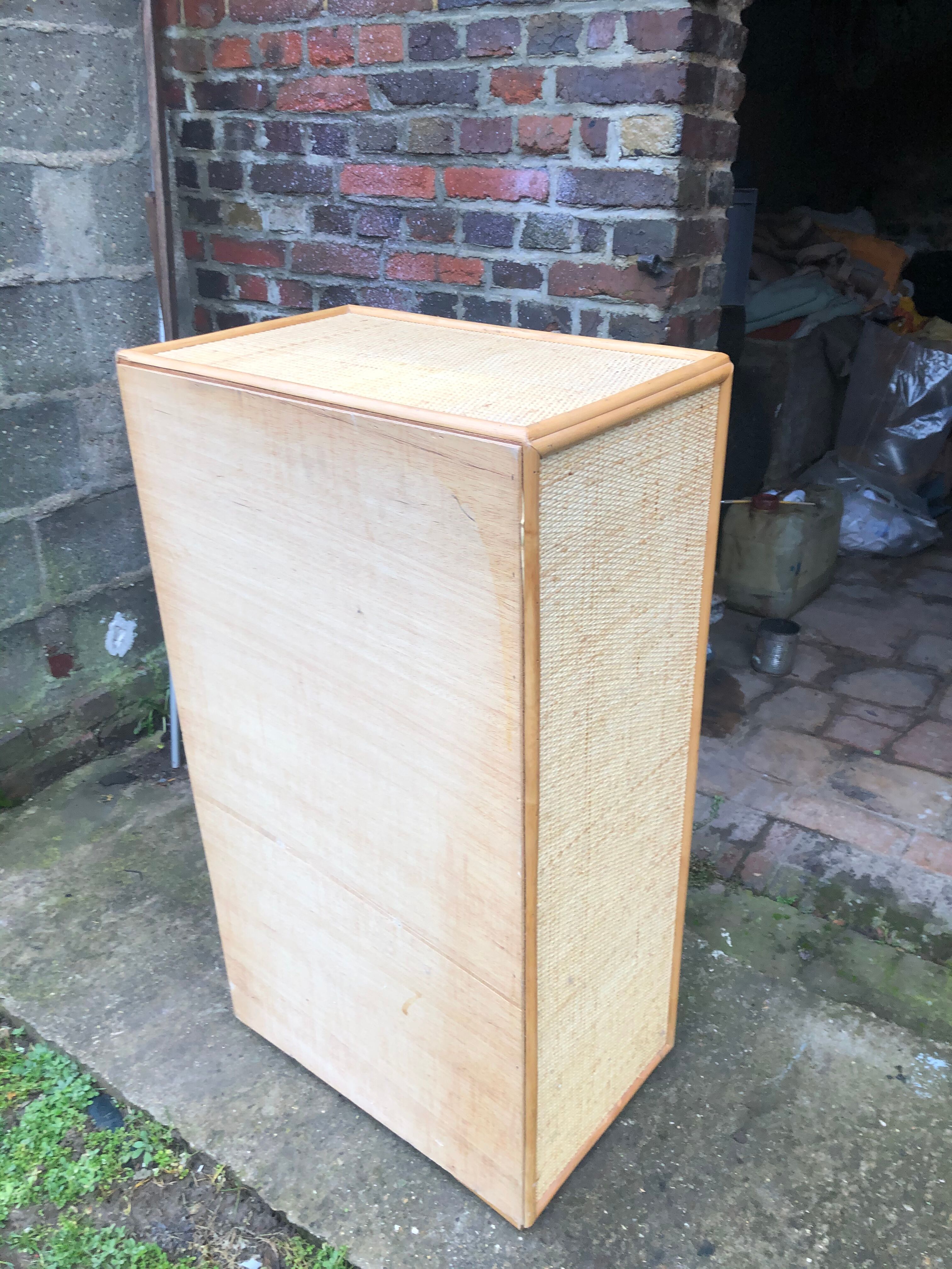 Vintage rattan commodus