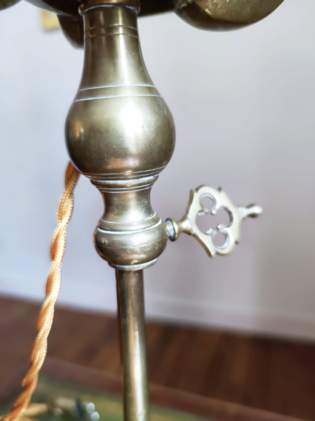 Large Italian-style gold metal lamp H73cm