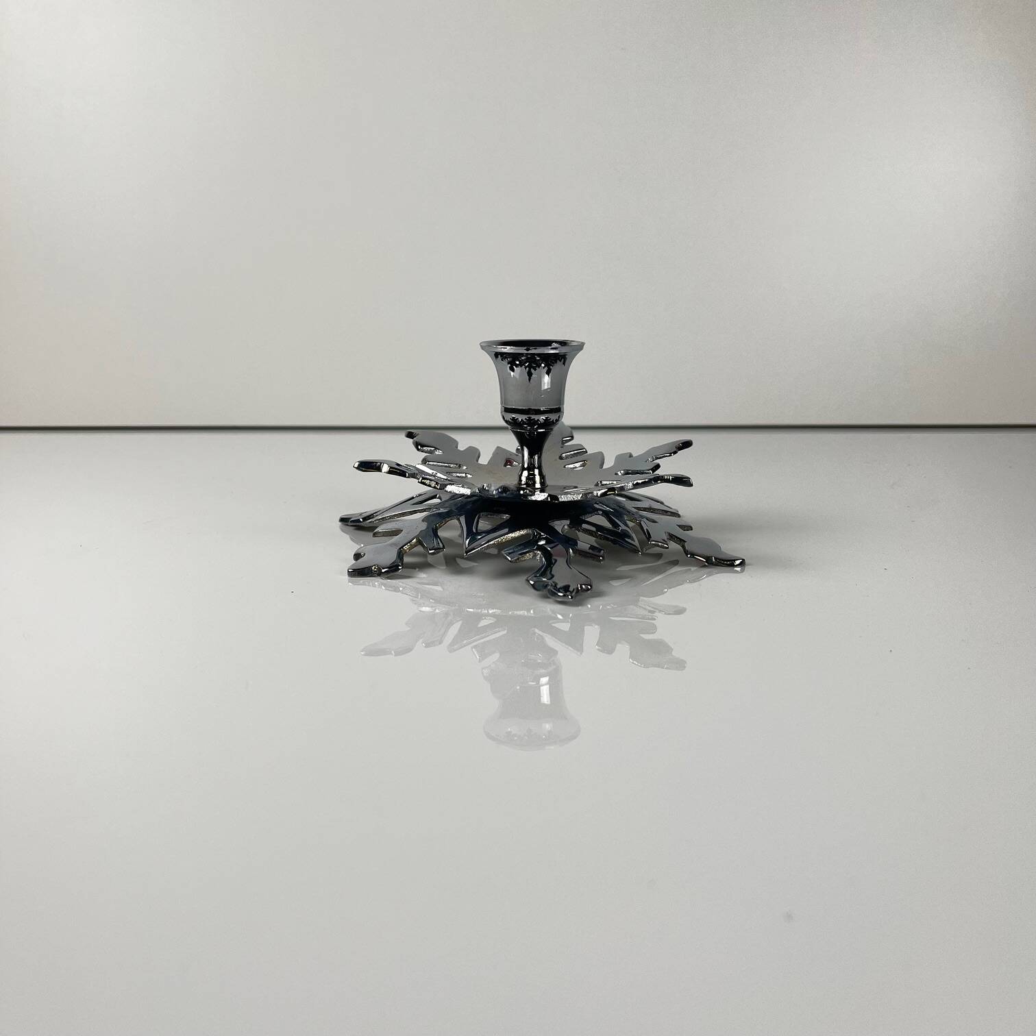 Silver metal snowflake candle holder
