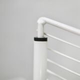 Paire de fauteuils tiges d'acier laqués blanc. Circa 1985