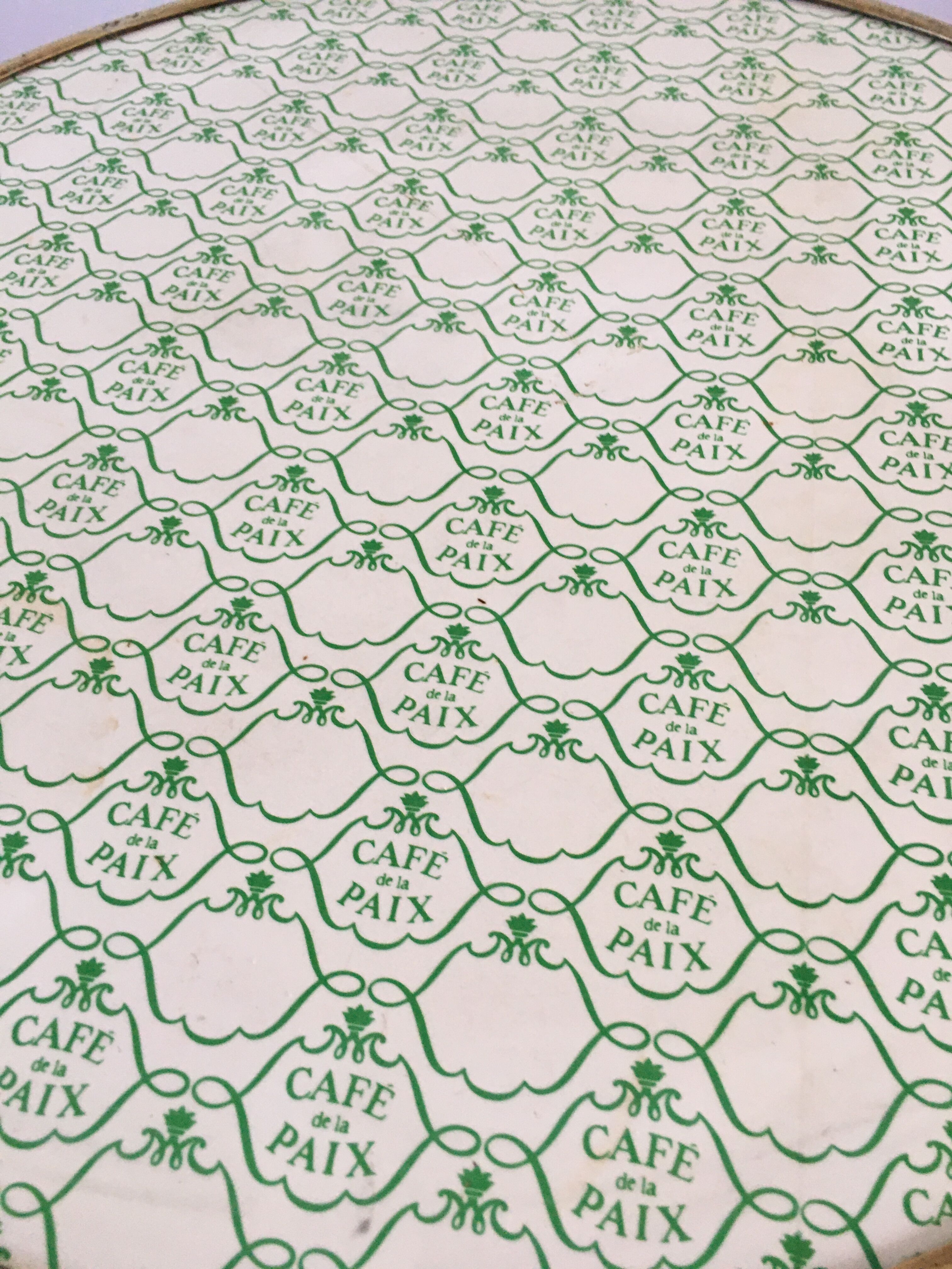 Bistro table Café de la Paix