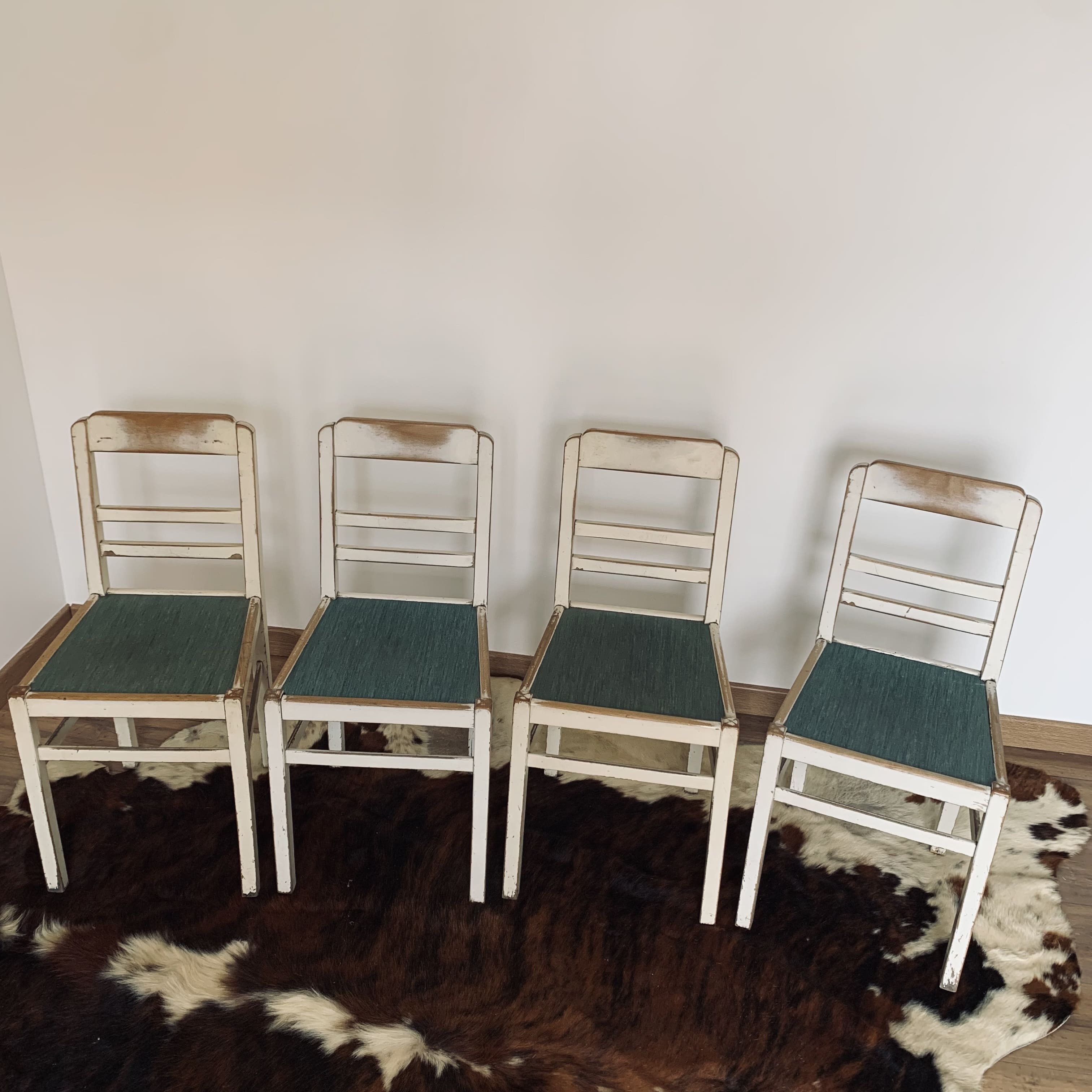 Series of 4 vintage chairs
