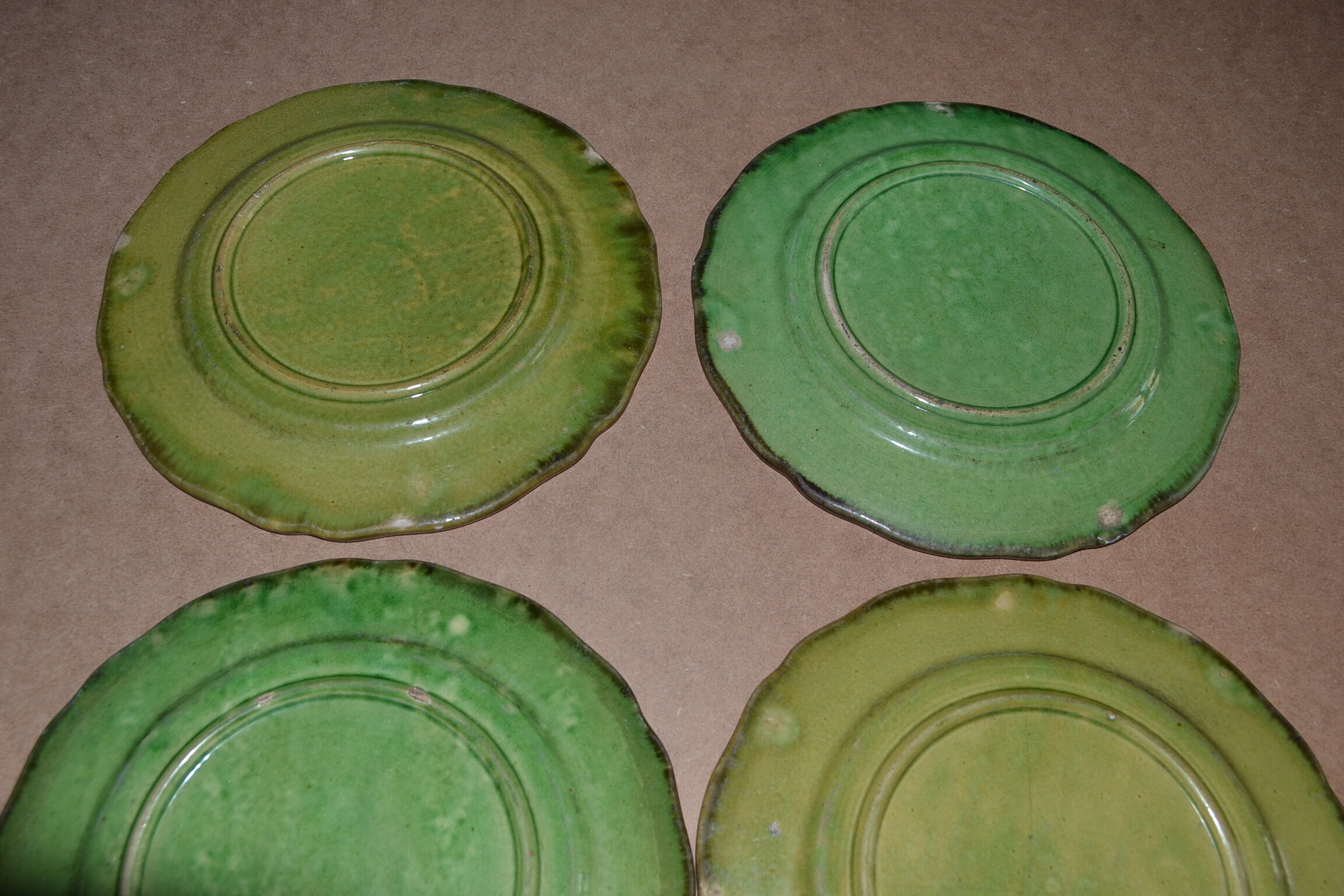 Series of 6 plates in earthenware with green glaze, Provence, France, end of the XIX th century