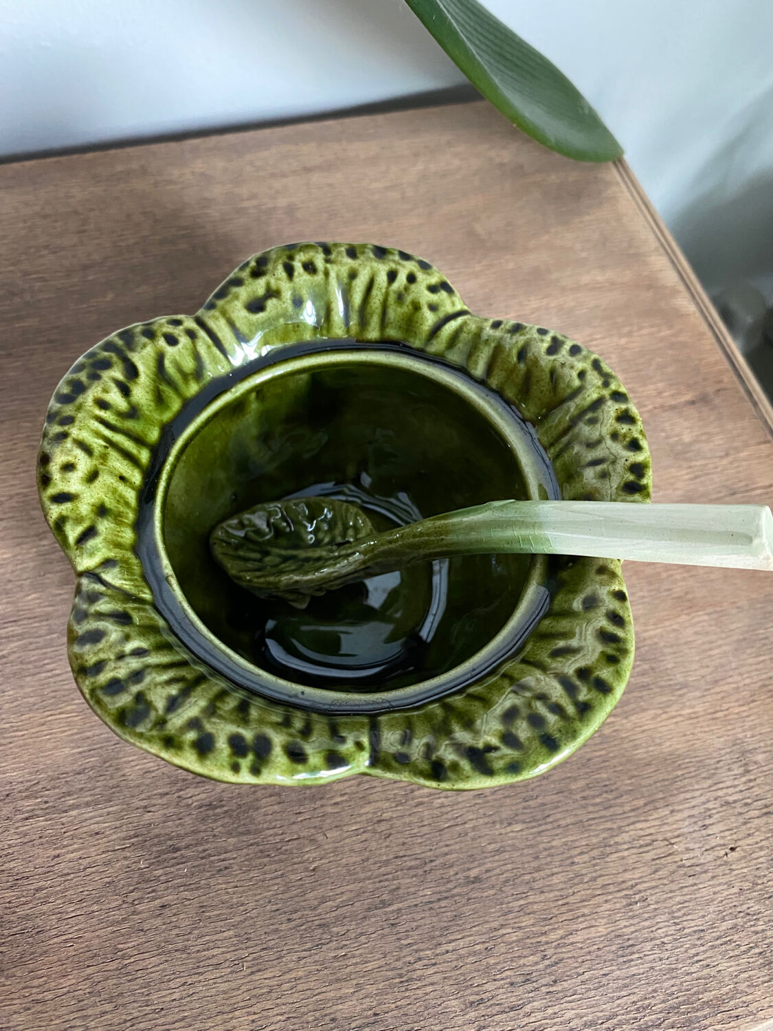 Slurry gravy boat with its spoon