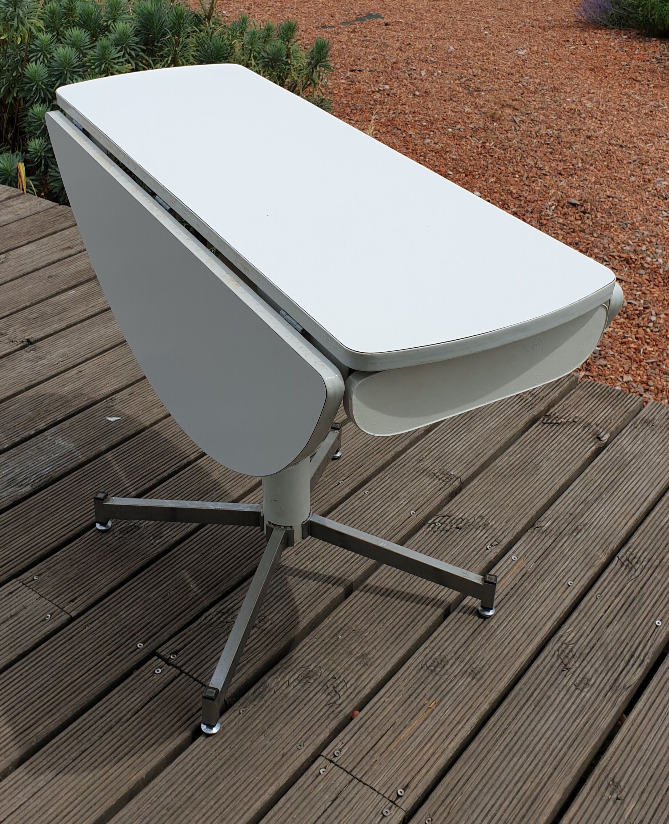 Sogemap formica vintage roundtable