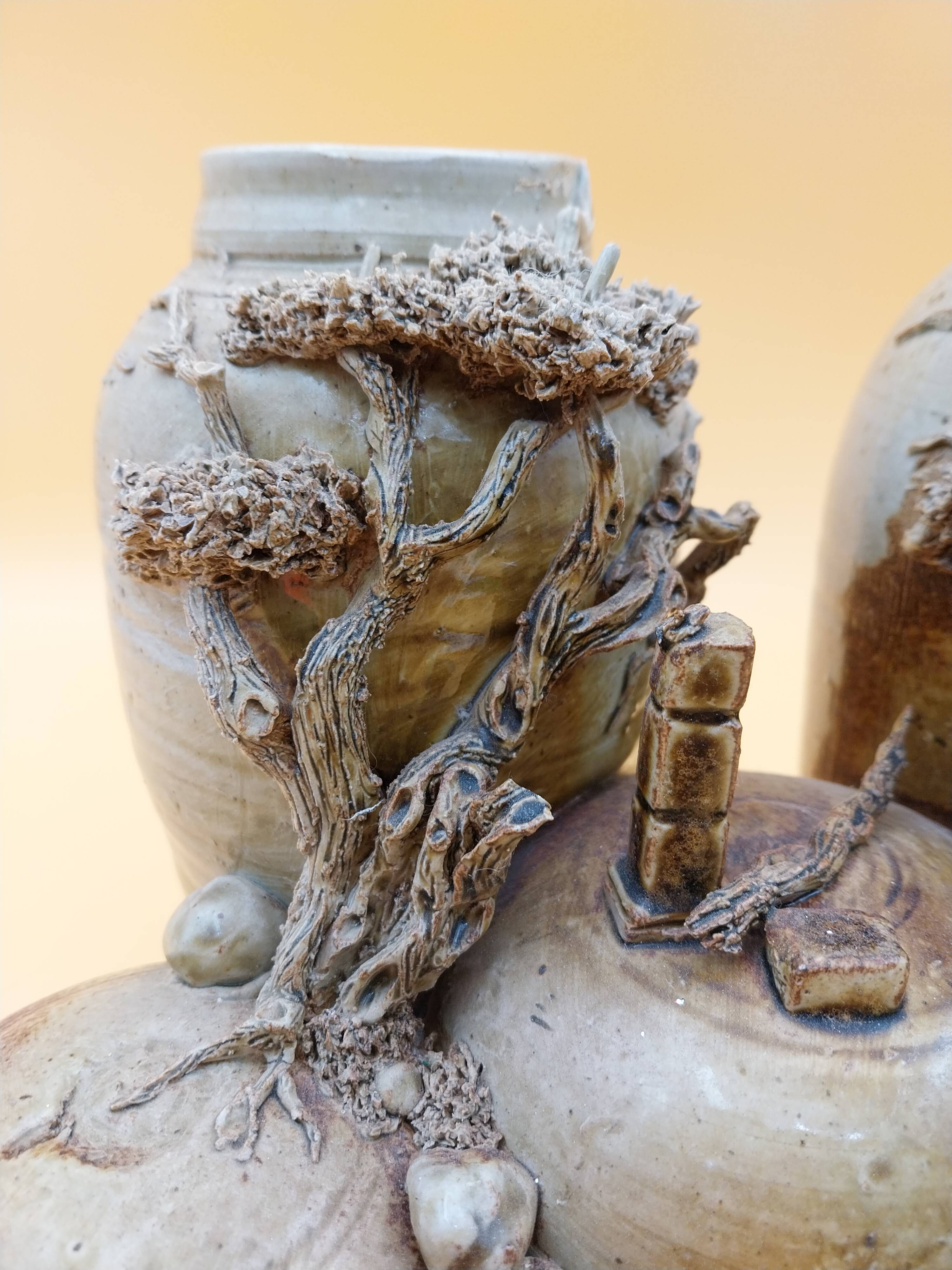 Vase en grès décor japonisant signé