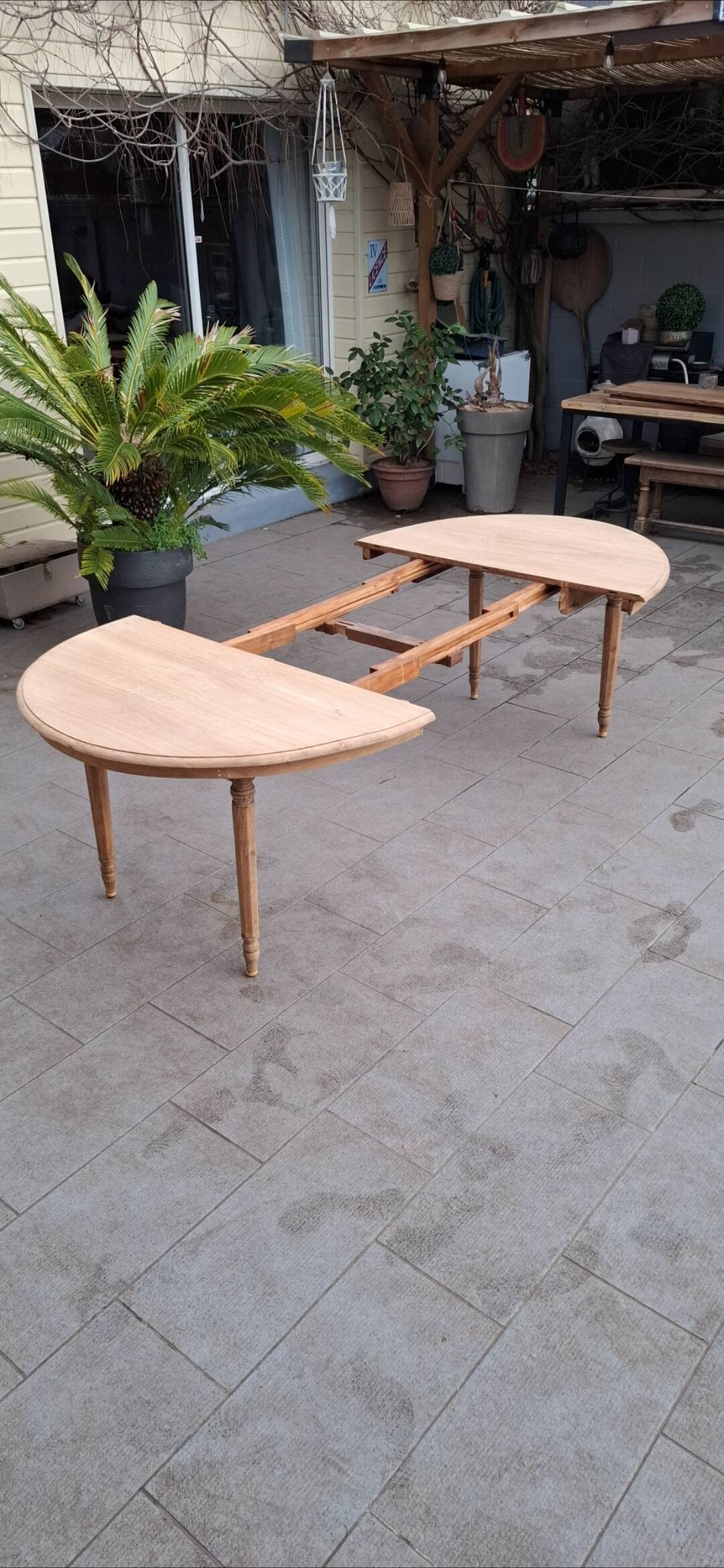 Oval table +3 extensions