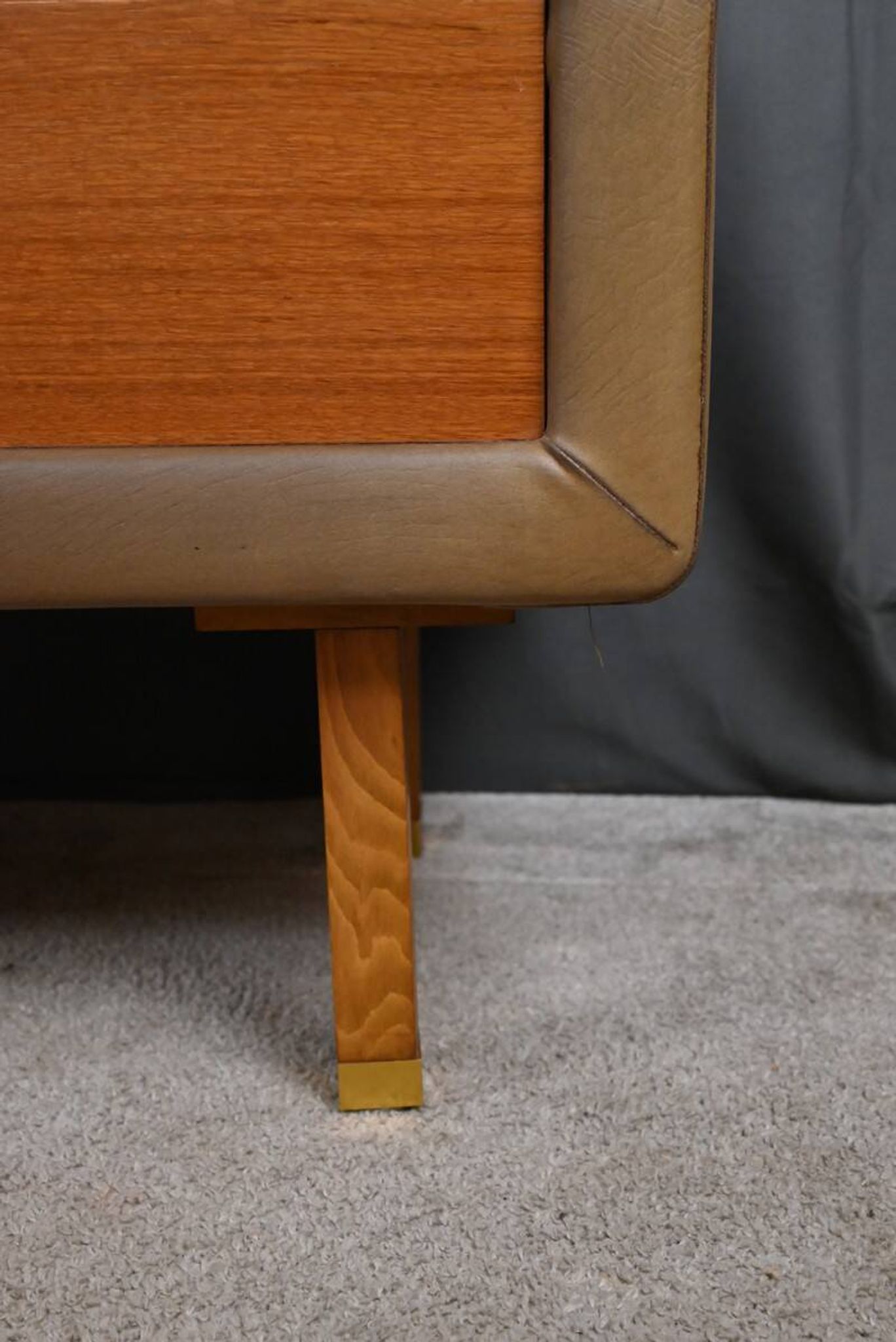 Teak and nubuck hairdresser, by R. Landault – 1970