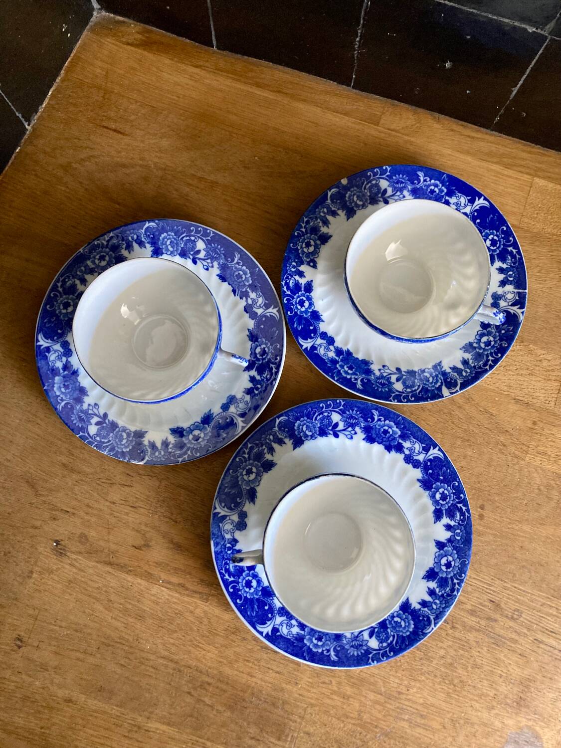 3 Chinese porcelain cups