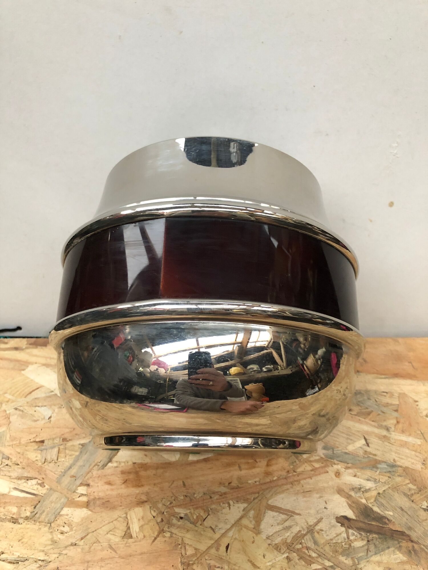 Old bucket with glacons deco maella plastic bordeaux