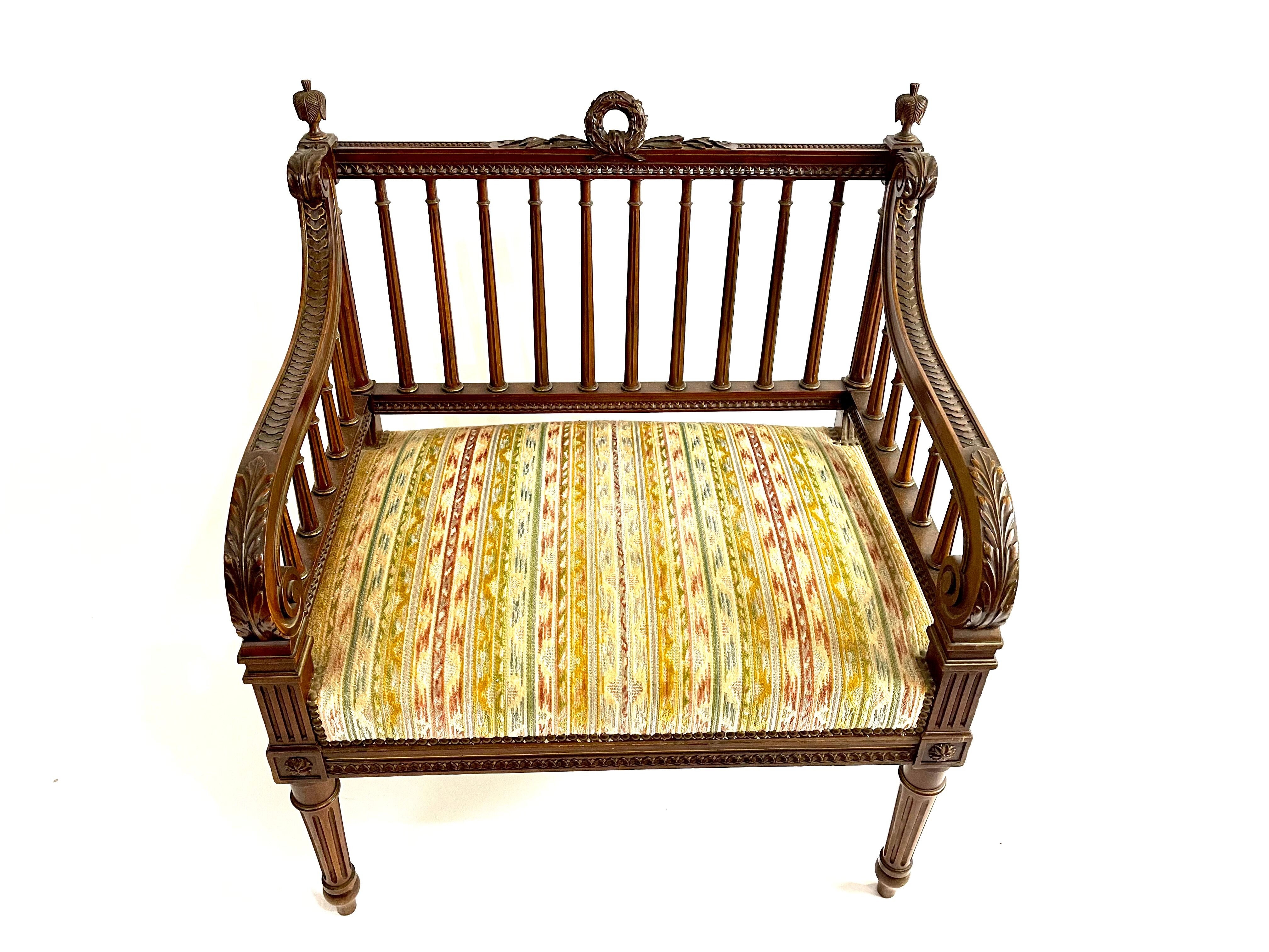 Ancien fauteuil style Louis XVI assise large