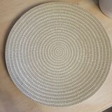 7 assiettes plates grès