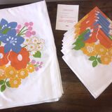 Floral tablecloth and its 8 vintage towels