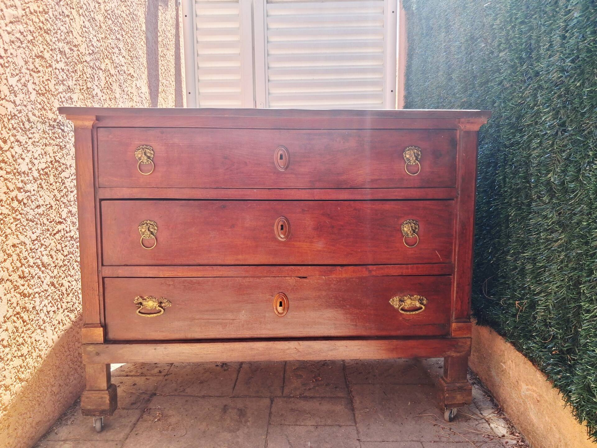 Mahogany chest of drawers