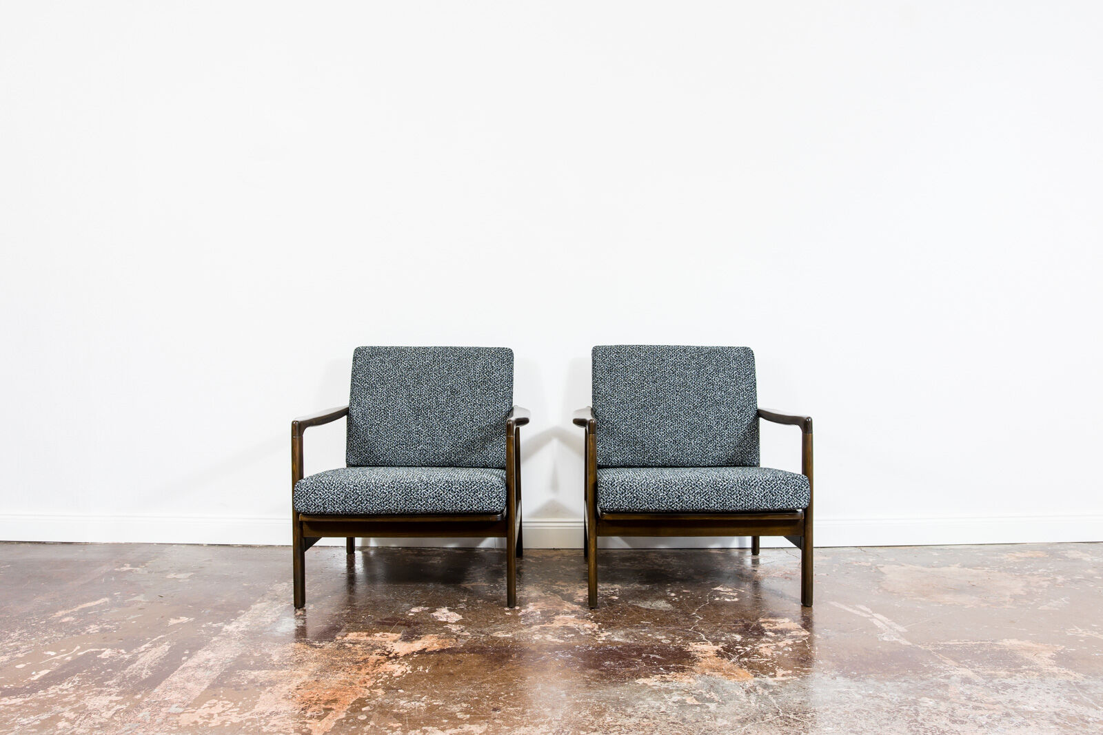 Pair of Restored Black B-7522 armchairs by Zenon Bączyk, 1960’s
