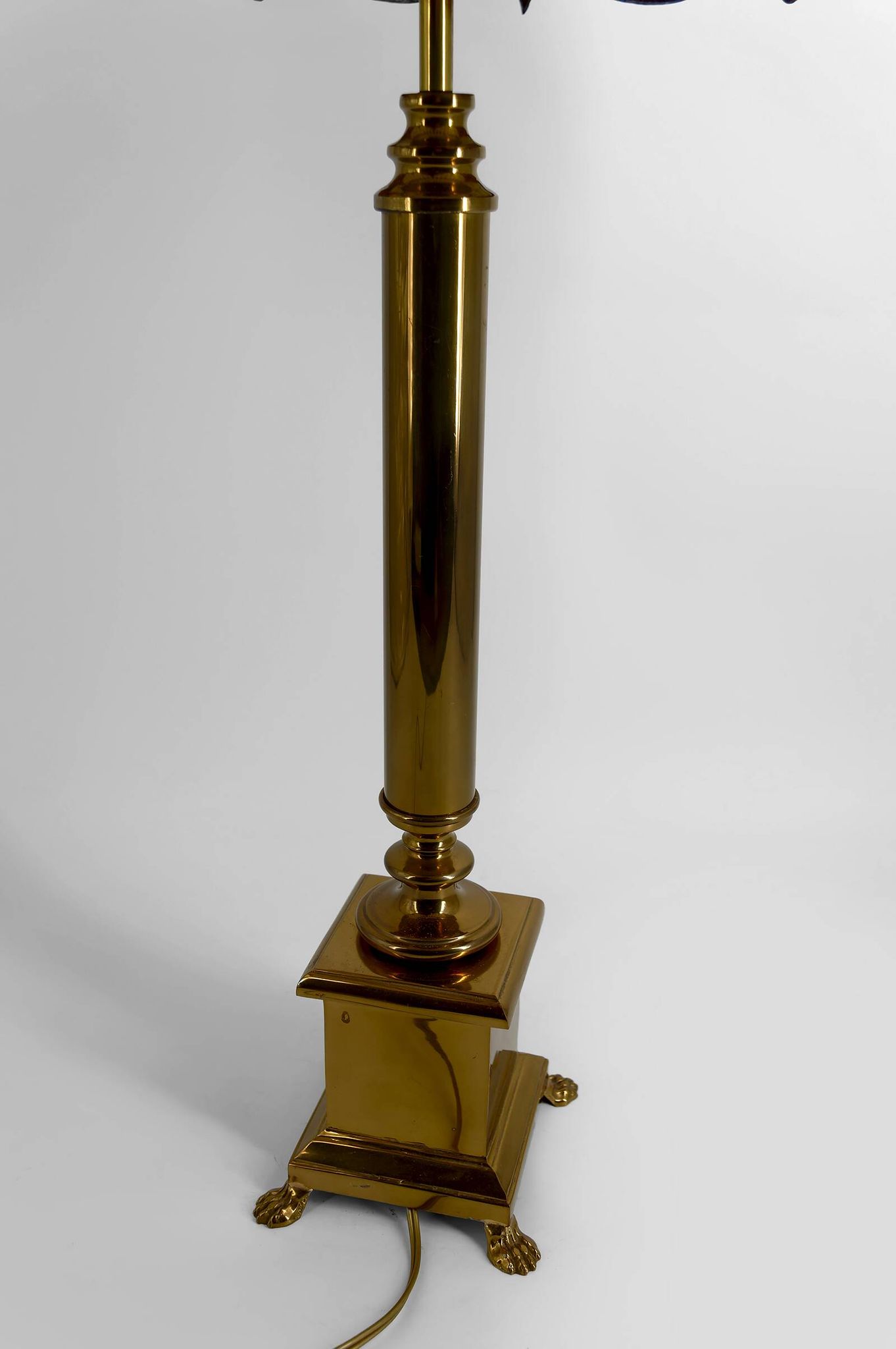 Important Tiffany-style lamp, bronze and stained glass – 20th century