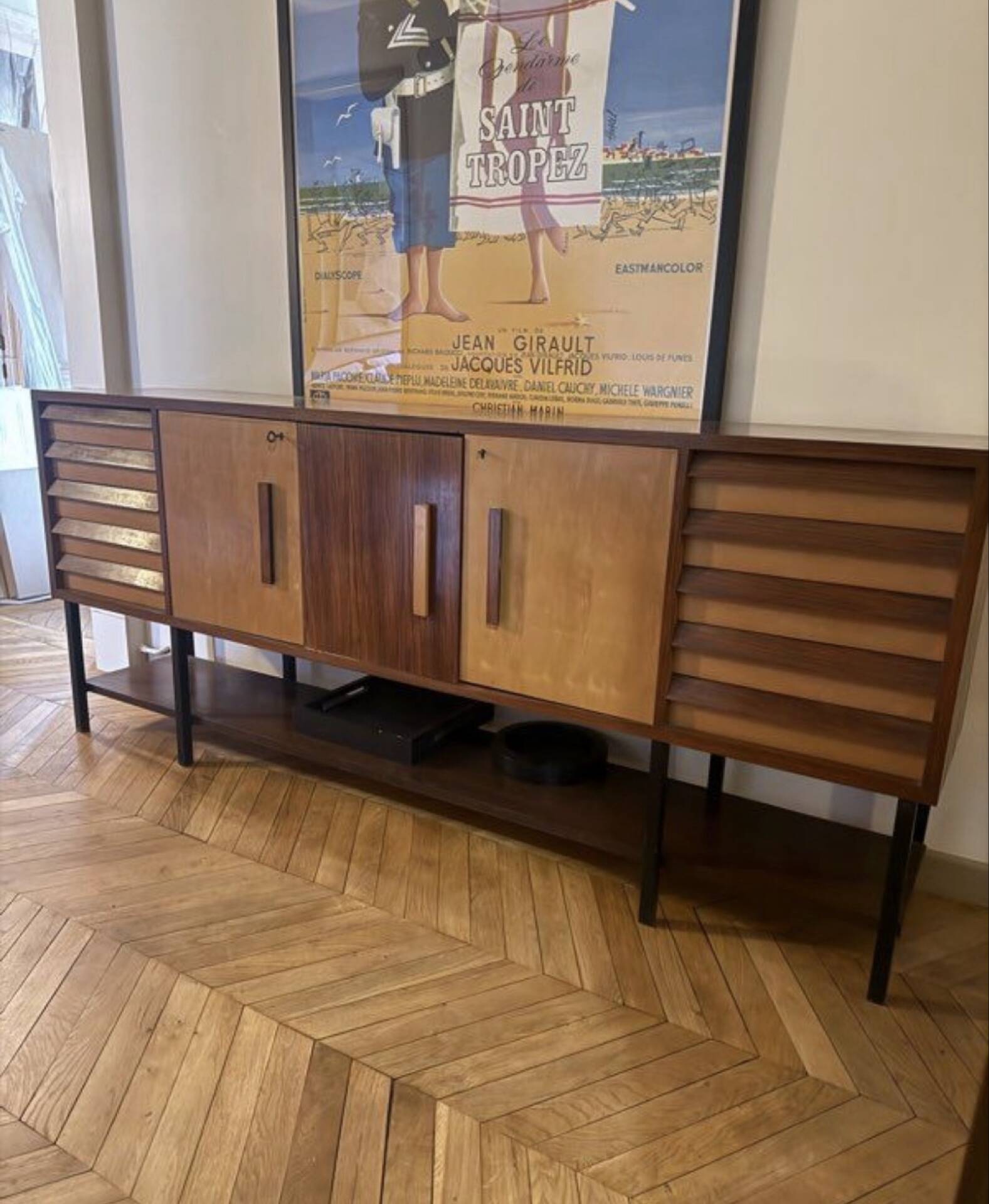 Grande enfilade en placage de palissandre et frêne