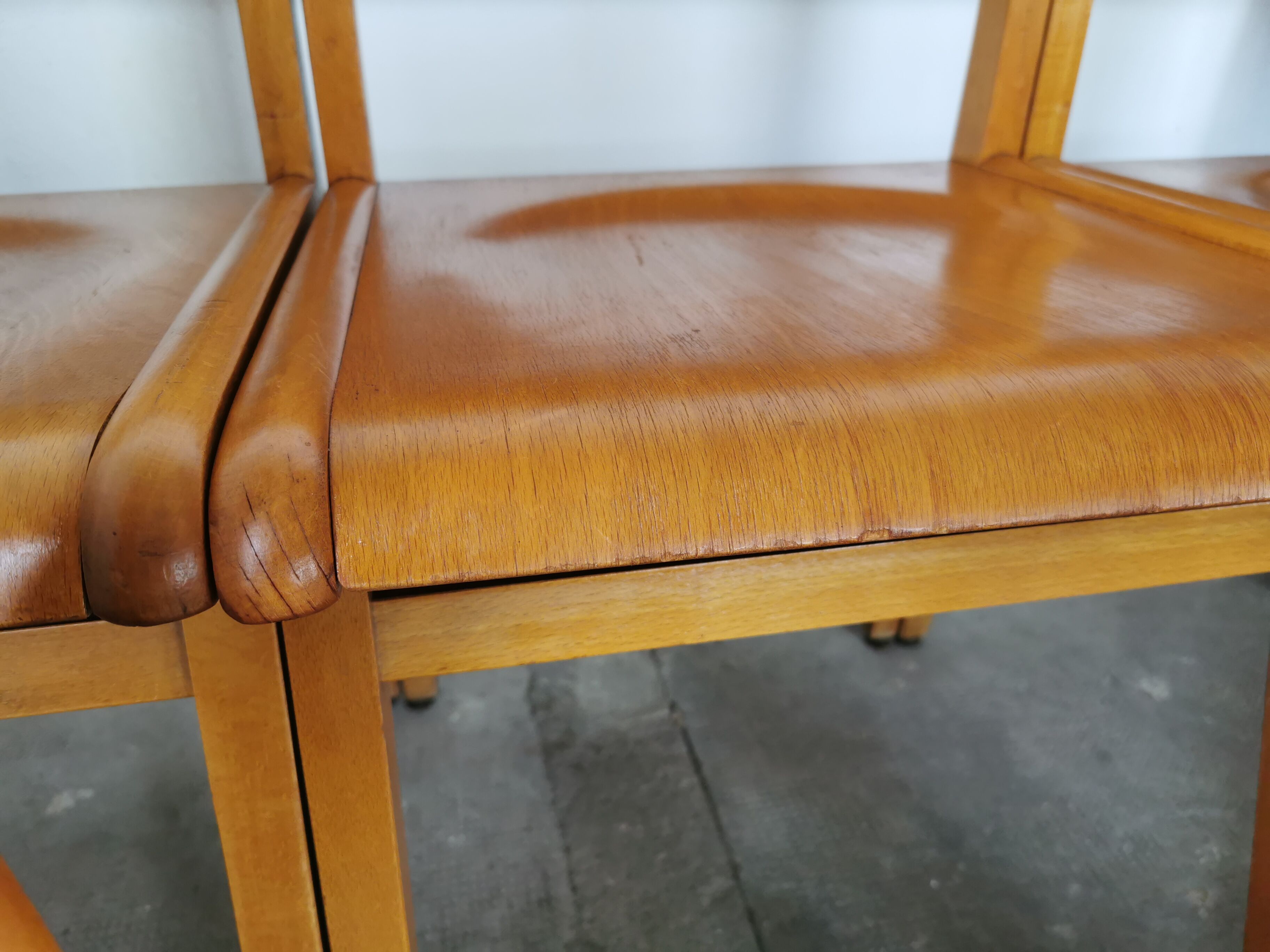 Lot de 6 chaises de théâtre en bois blond