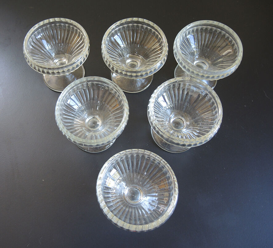 6 old bistrot style glass cups in moulded glass