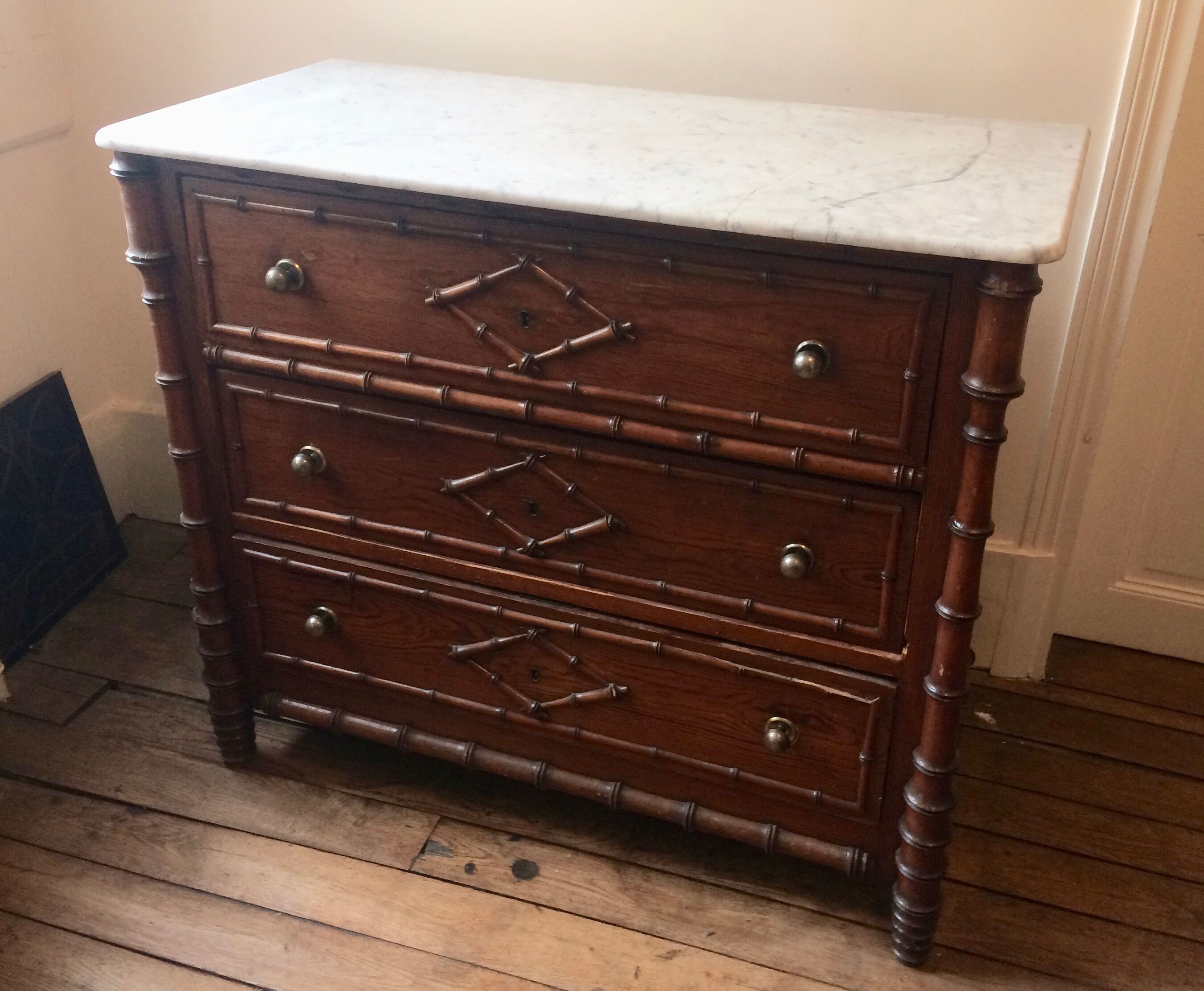 Commode en pitchpin fin XIXème