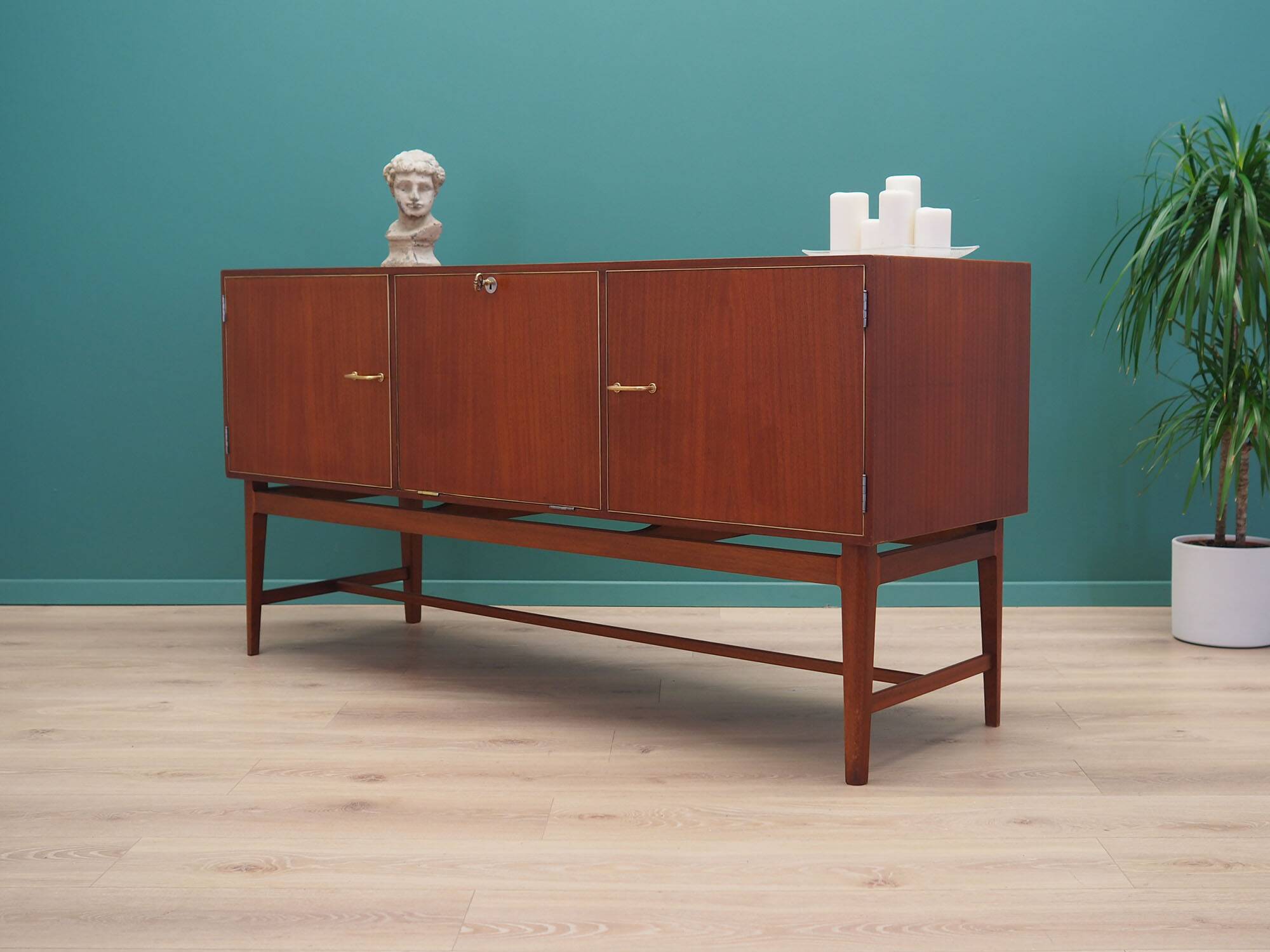 Enfilade en acajou, design danois, années 1970, production : Danemark