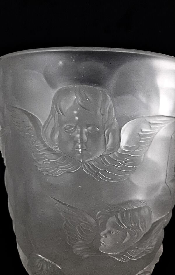 Vase ''Cherubs'' vintage verre pressé