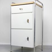 Cabinet industriel du milieu du siècle
