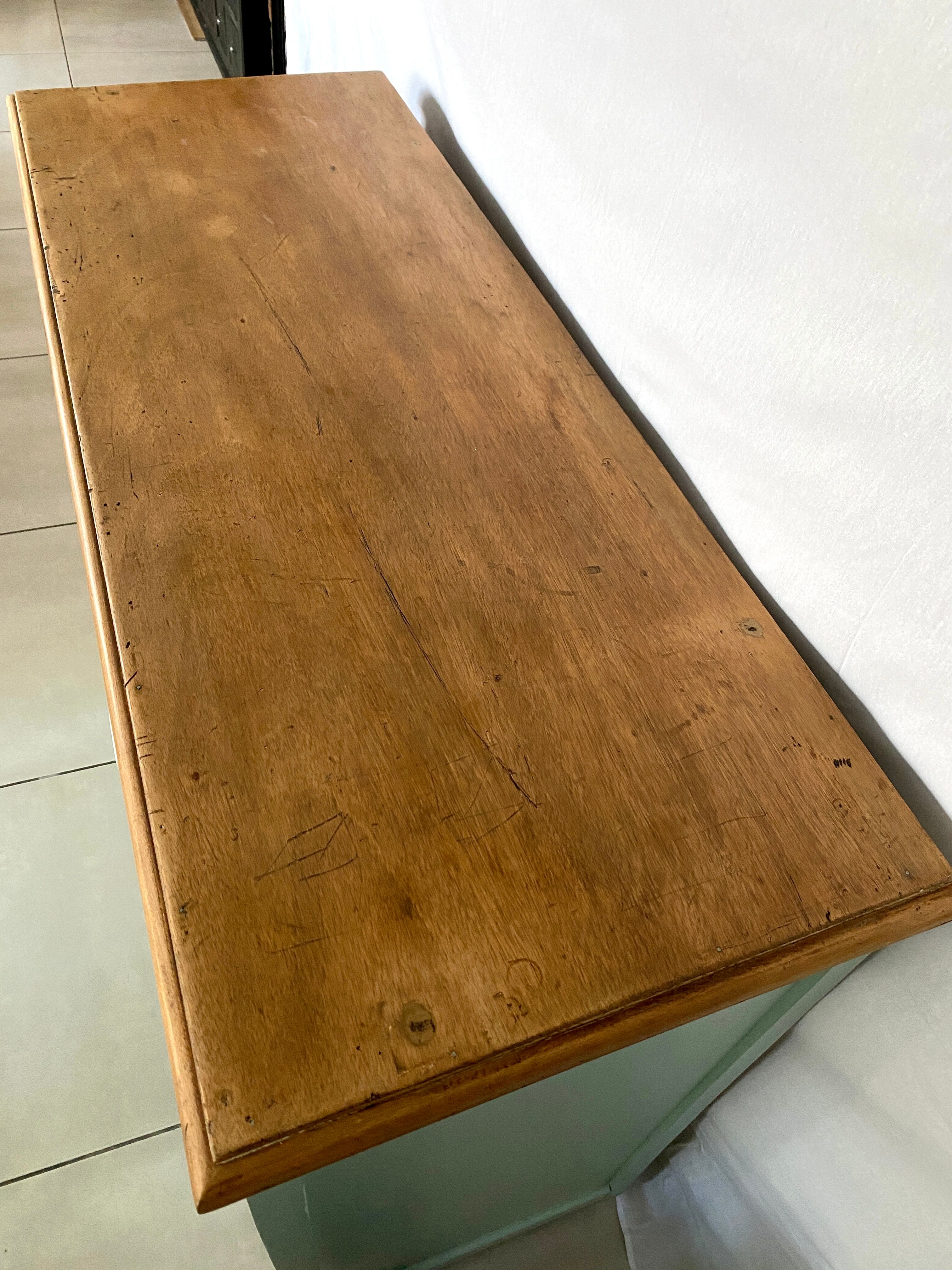 Green Parisian buffet mint