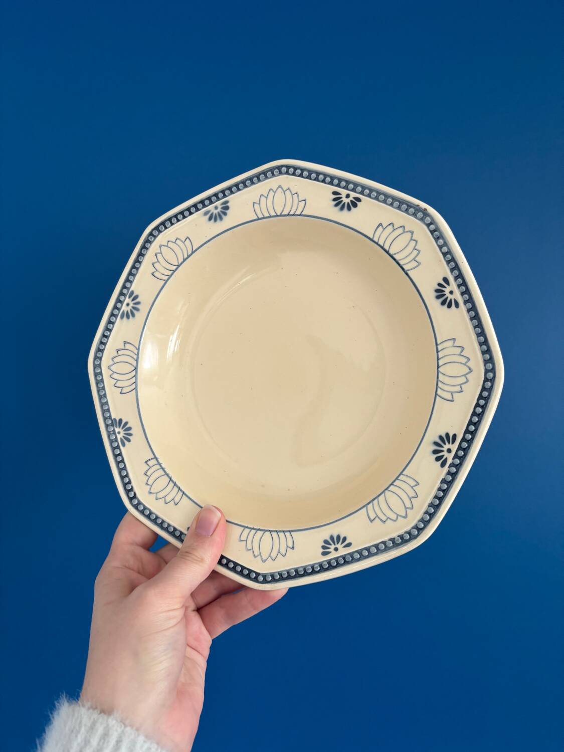 6 Longchamp France octagonal plates with blue lotus flower decorations
