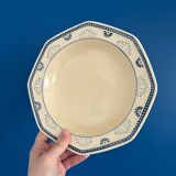 6 assiettes octogonales Longchamp France à décors de fleurs de lotus bleues