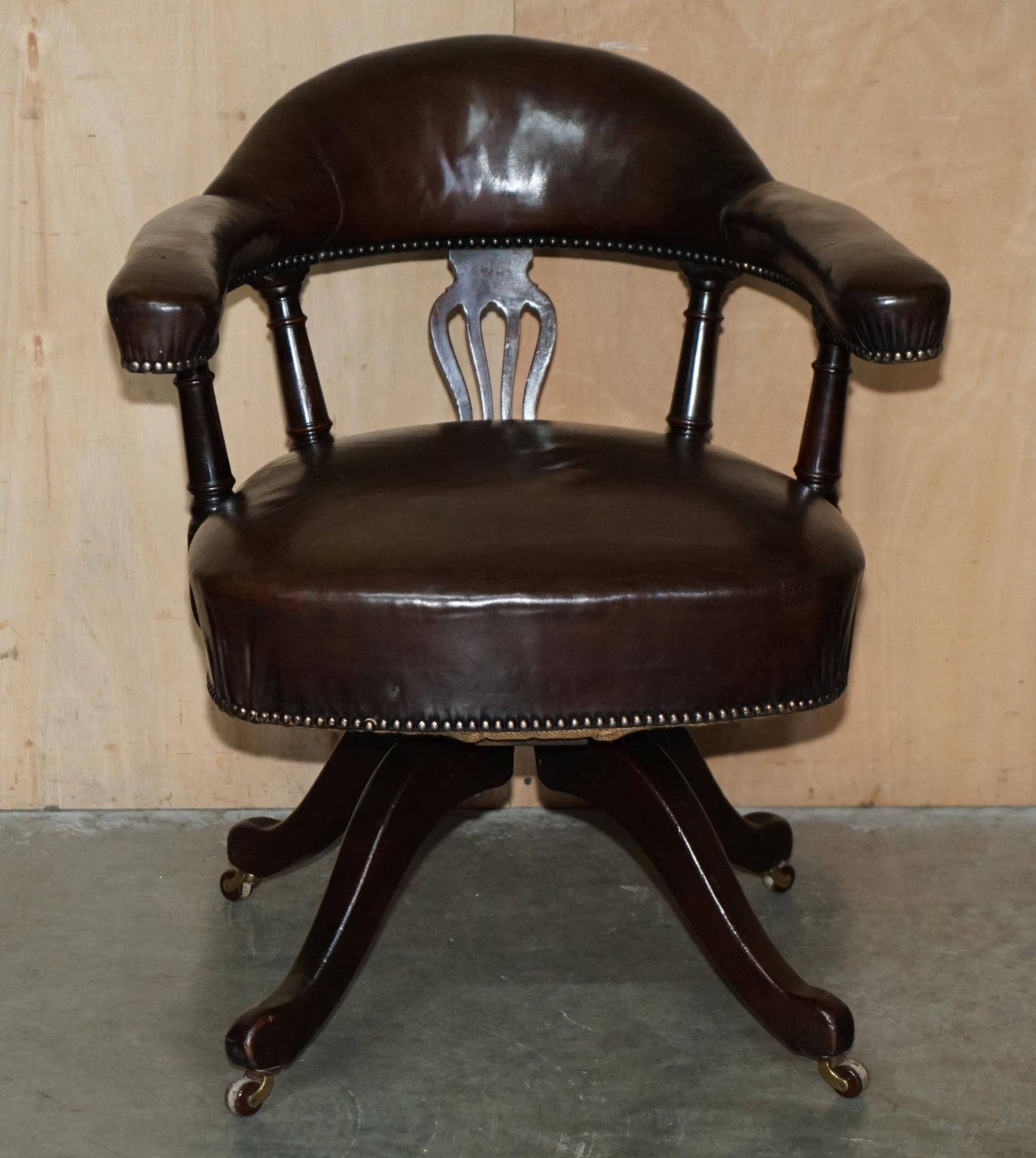 Fauteuil capitaine victorien antique cuir
