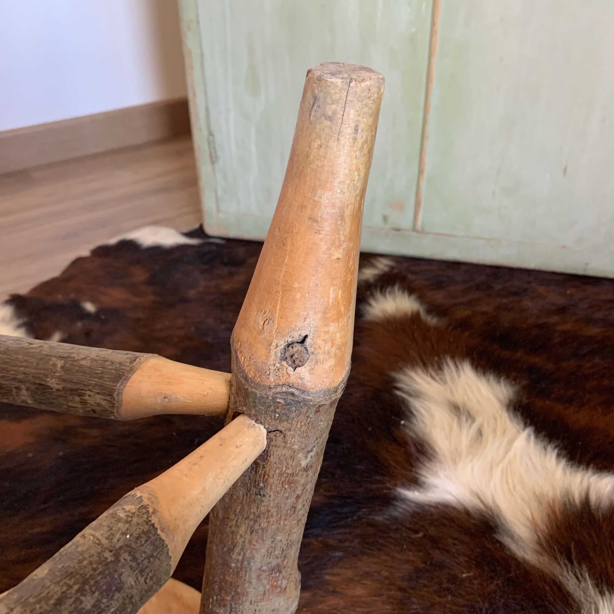 Round stool with pencil legs