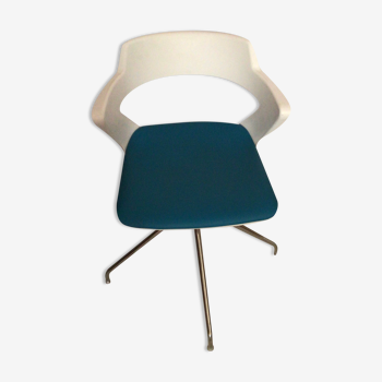 Kicca swivel chair by Kastel design