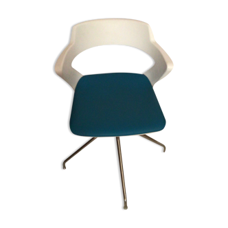 Kicca swivel chair by Kastel design