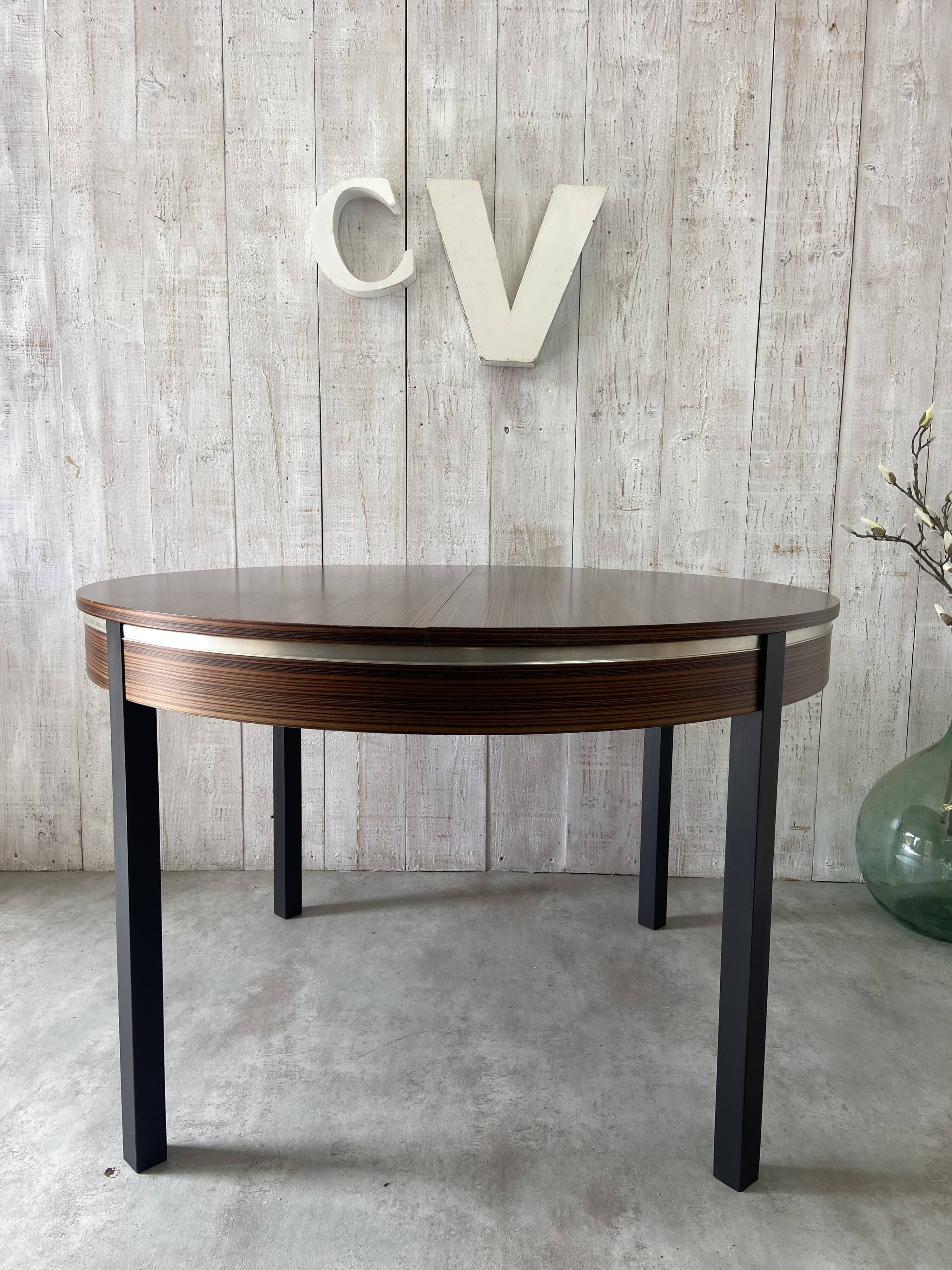 Extensible "butterfly" table