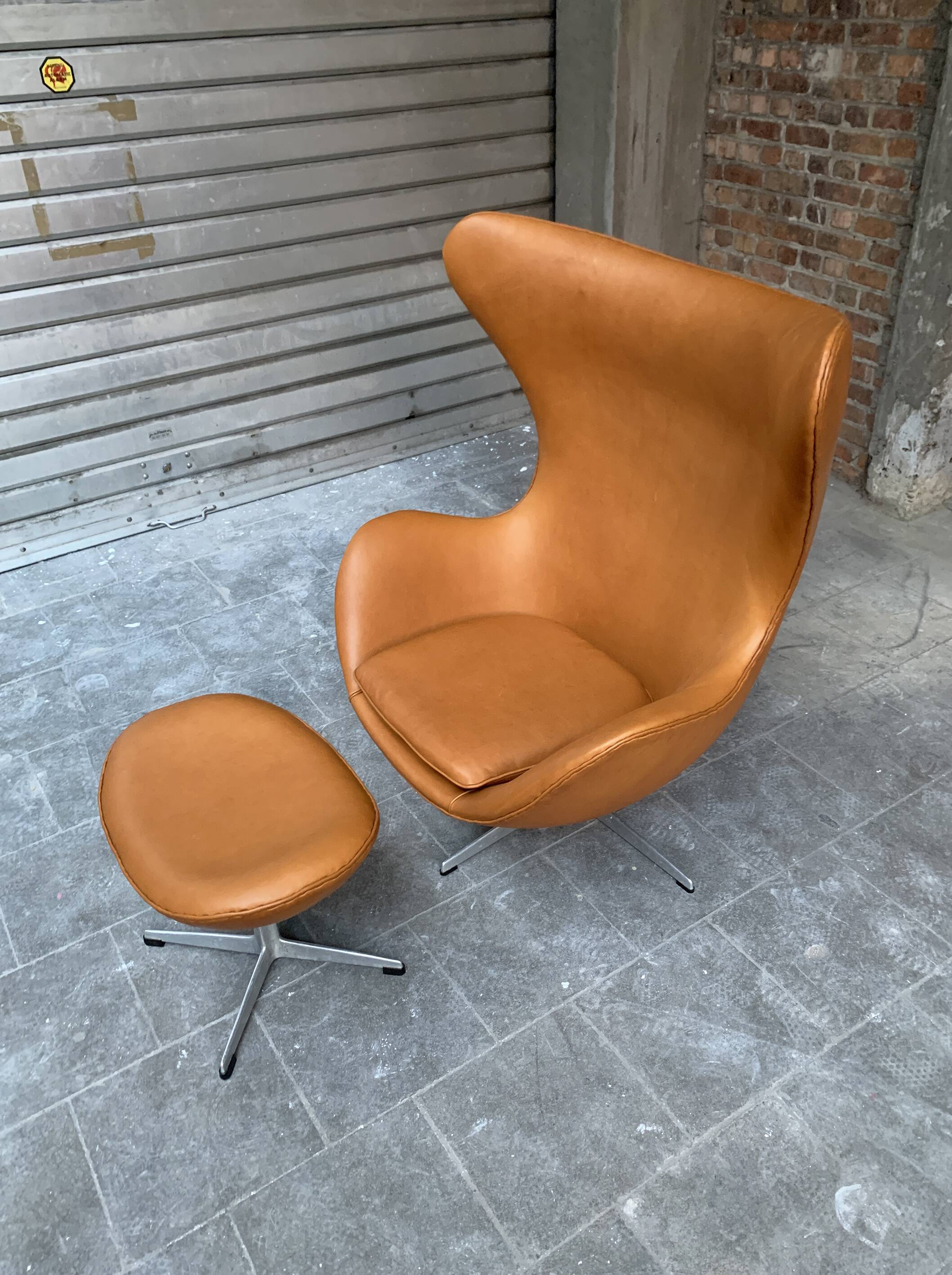 Restored Arne Jacobsen Egg armchair and ottoman for Fritz Hansen, 1960s